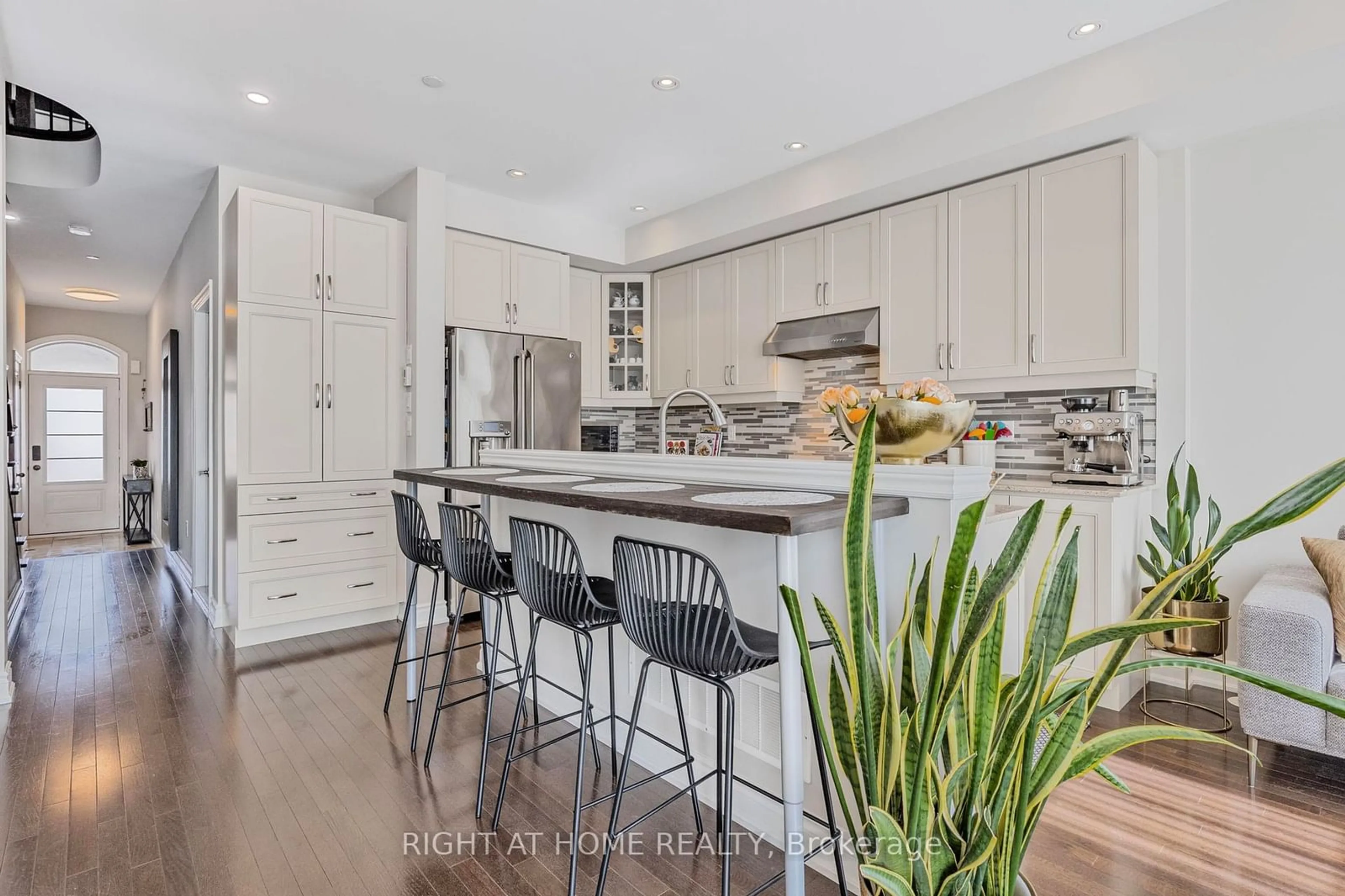 Open concept kitchen, unknown for 1331 Major Mackenzie Dr #89, Vaughan Ontario L6A 4W4