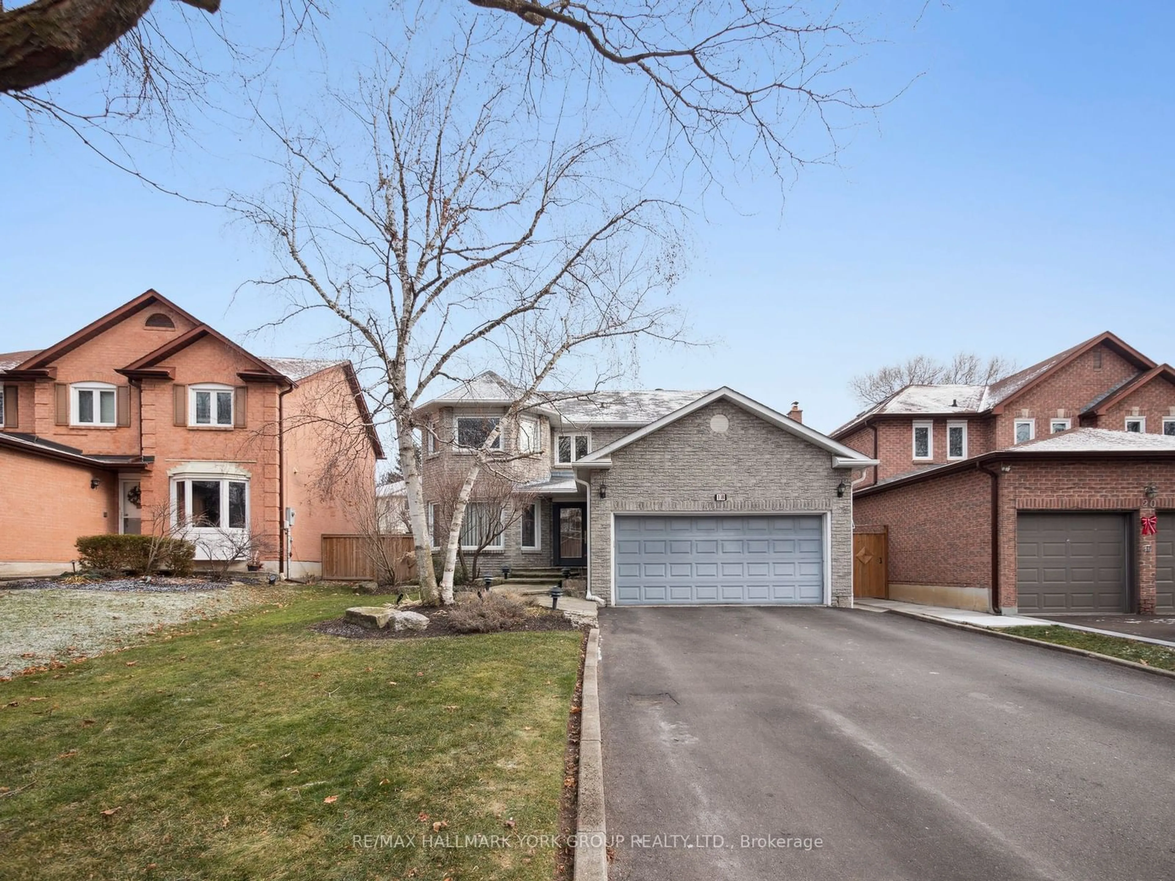 Home with brick exterior material, street for 18 Mowatt Crt, Markham Ontario L3T 6V6