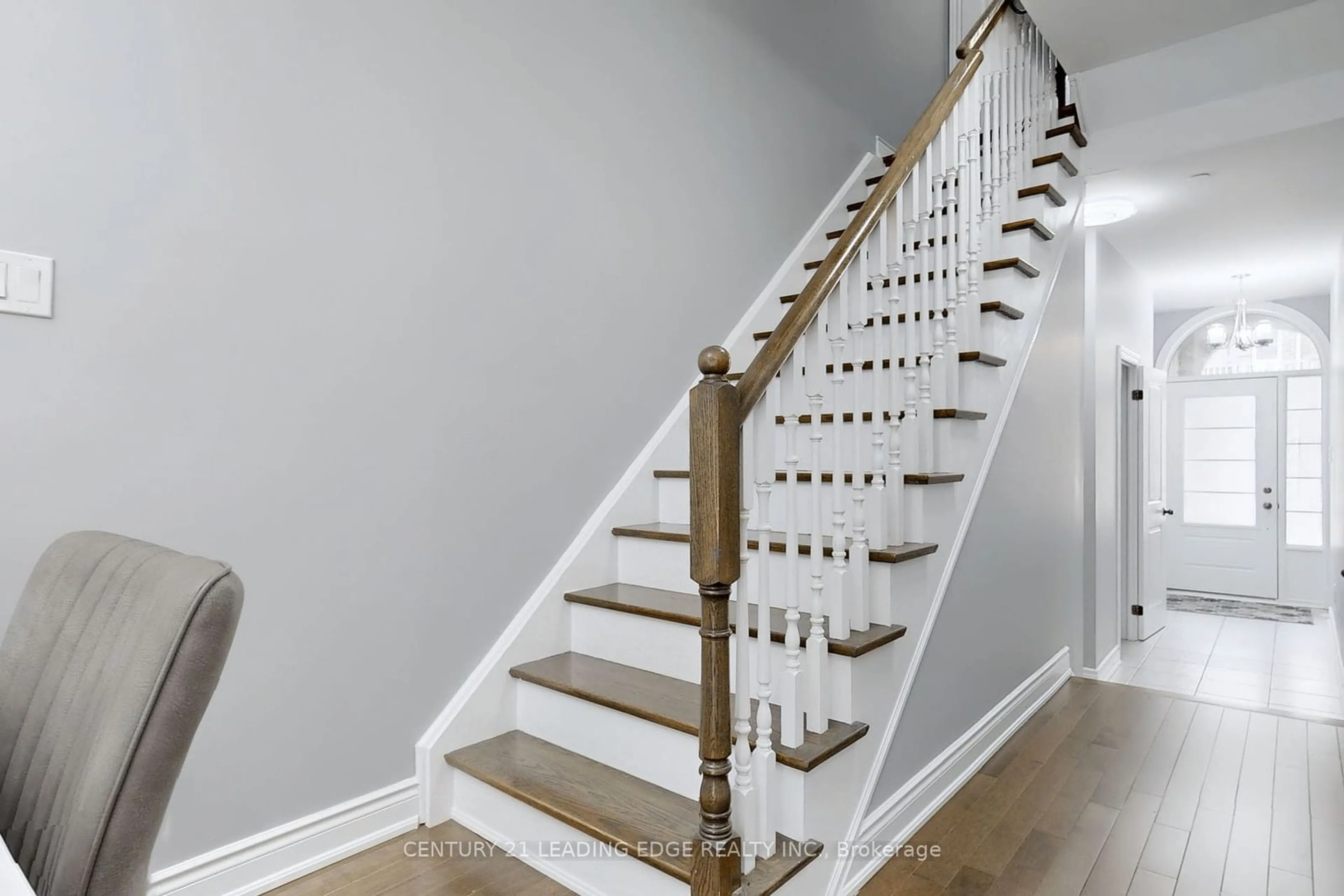 Stairs for 1331 Major Mackenzie Dr #134, Vaughan Ontario L6A 4W4