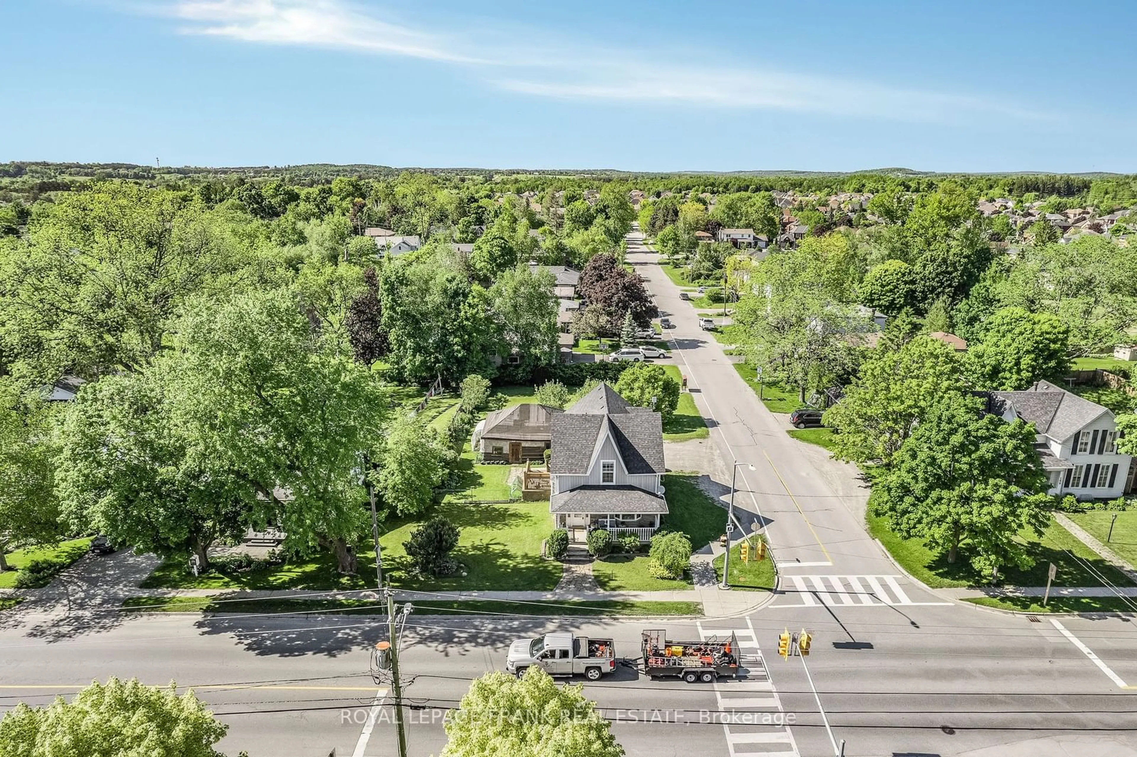 A pic from outside/outdoor area/front of a property/back of a property/a pic from drone, street for 99 Brock St, Uxbridge Ontario L9P 1K2