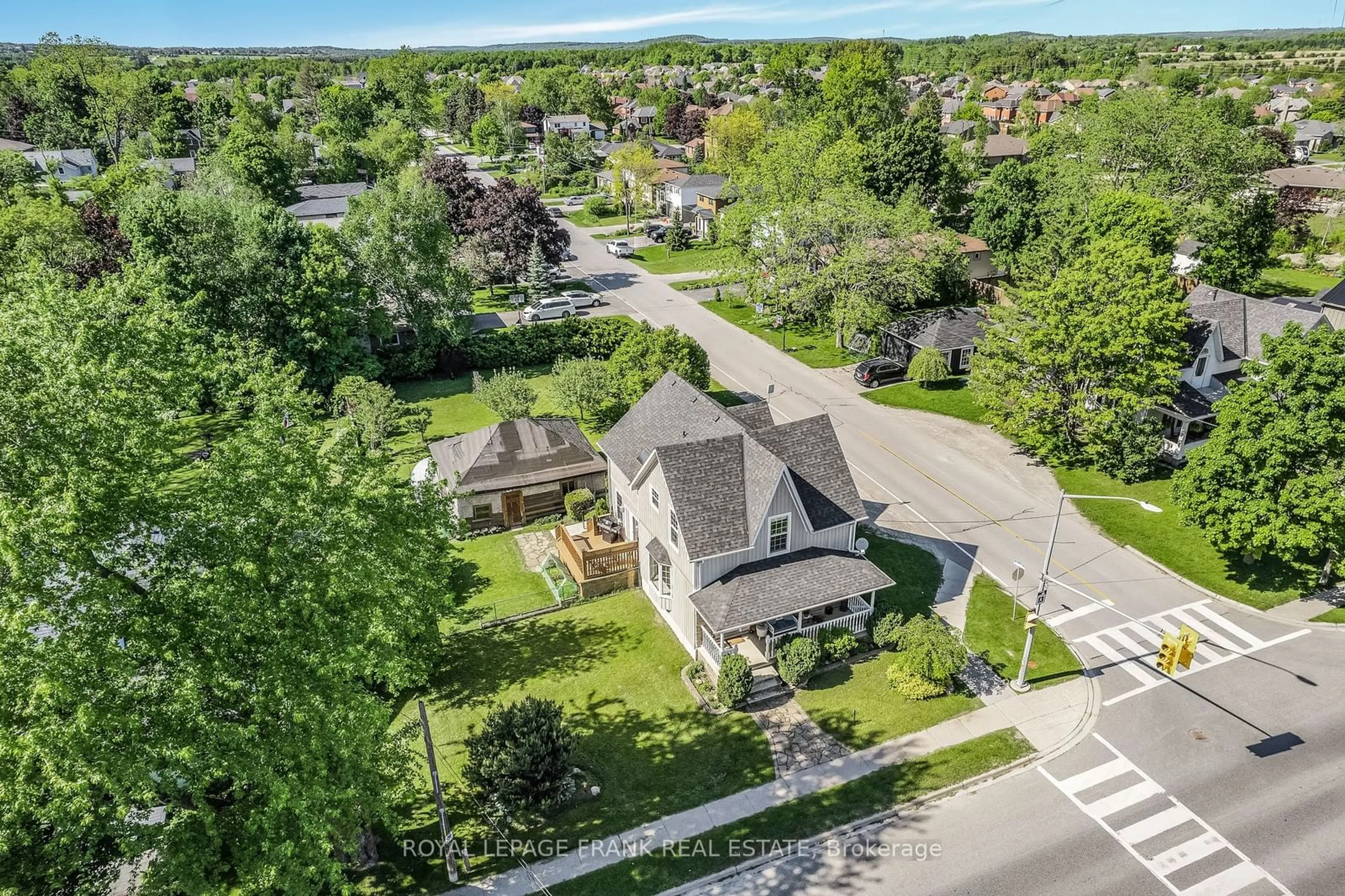 A pic from outside/outdoor area/front of a property/back of a property/a pic from drone, street for 99 Brock St, Uxbridge Ontario L9P 1K2