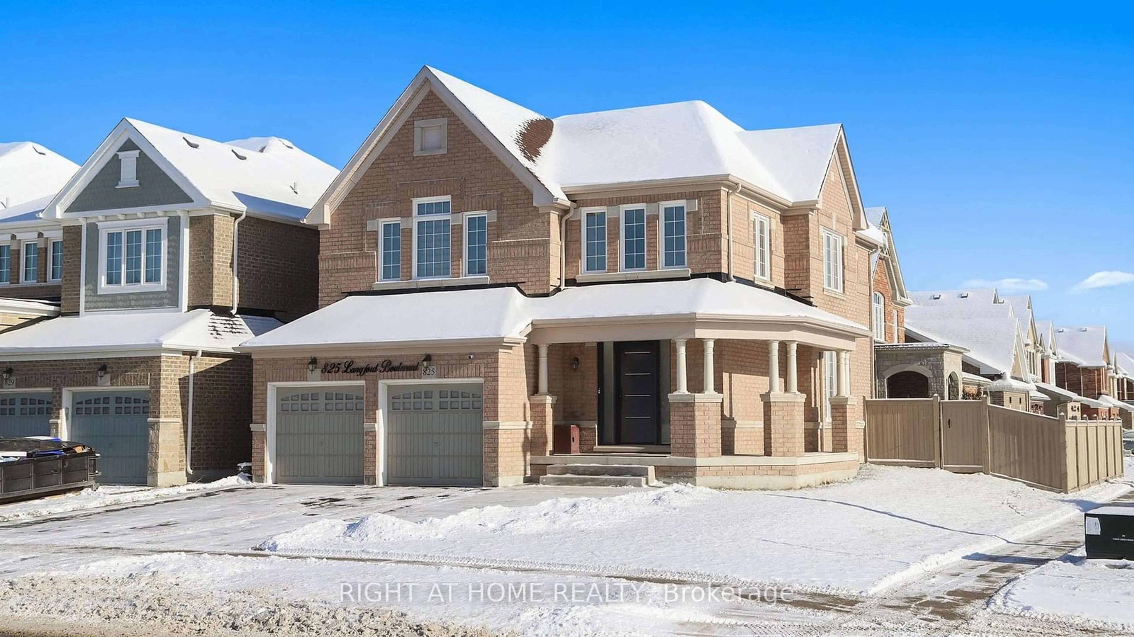 Home with brick exterior material, street for 825 LANGFORD Blvd, Bradford West Gwillimbury Ontario L3Z 4H9