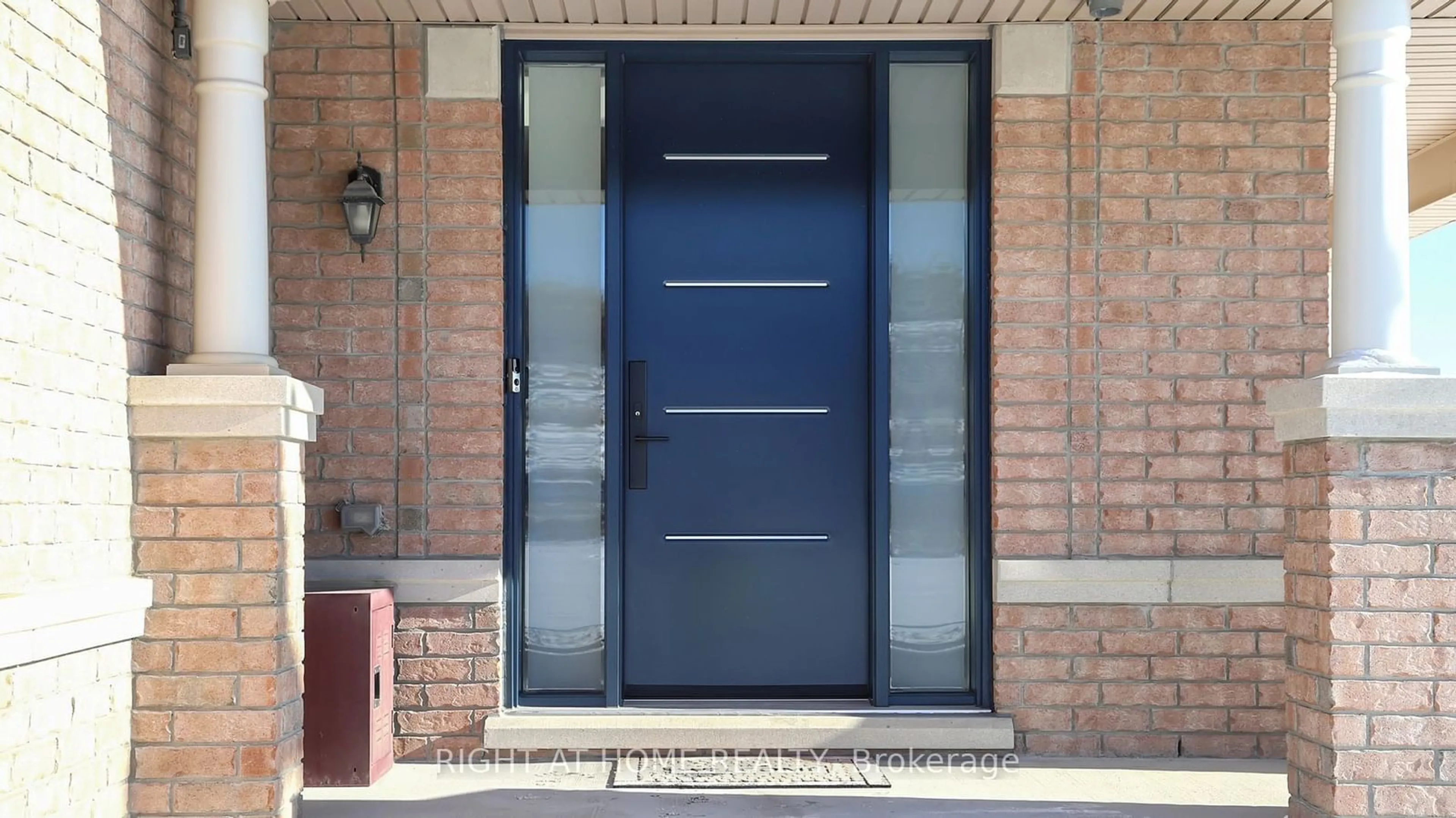 Indoor entryway for 825 LANGFORD Blvd, Bradford West Gwillimbury Ontario L3Z 4H9