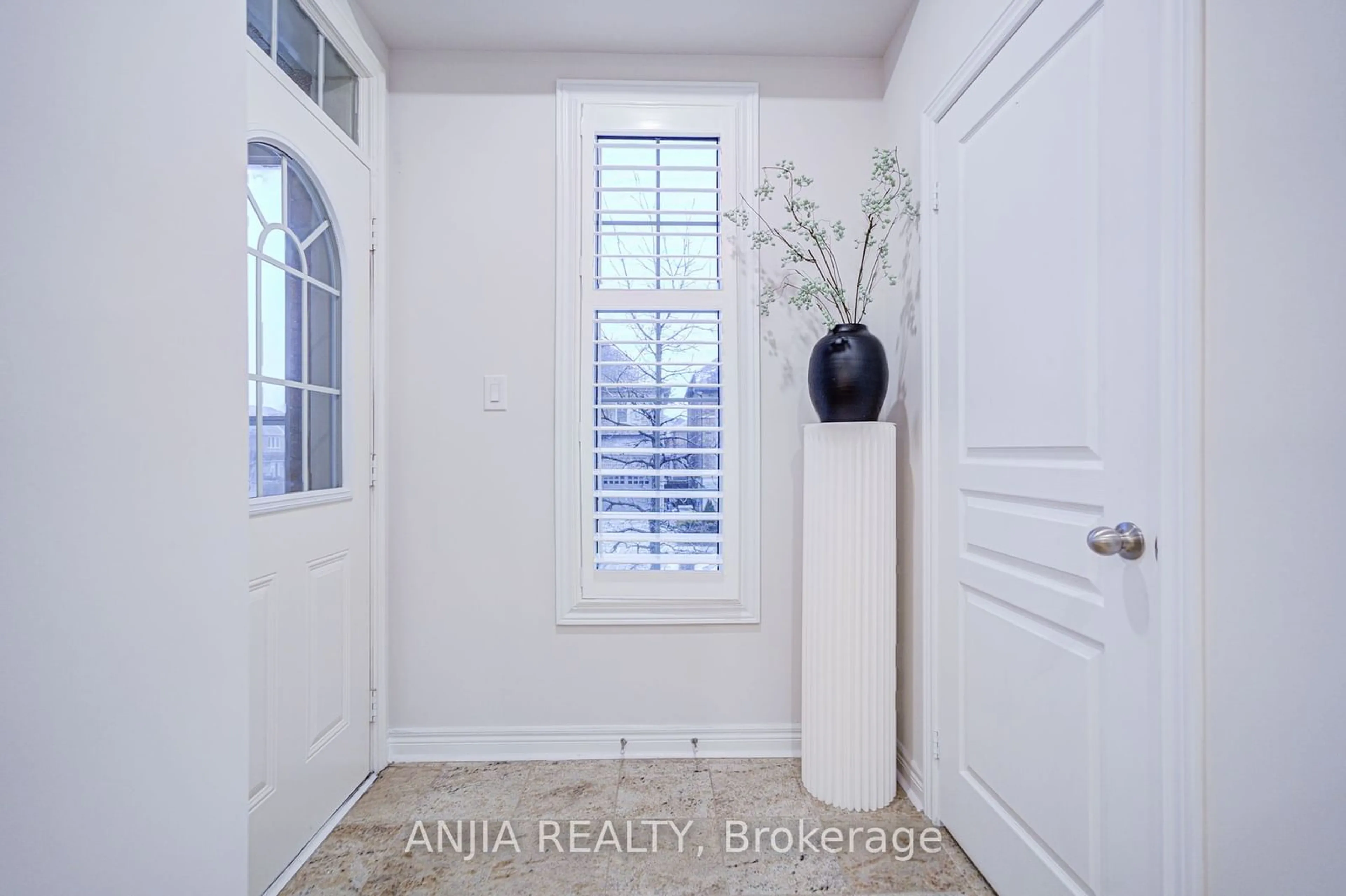 Indoor entryway for 207 Harbord St, Markham Ontario L6C 0X3