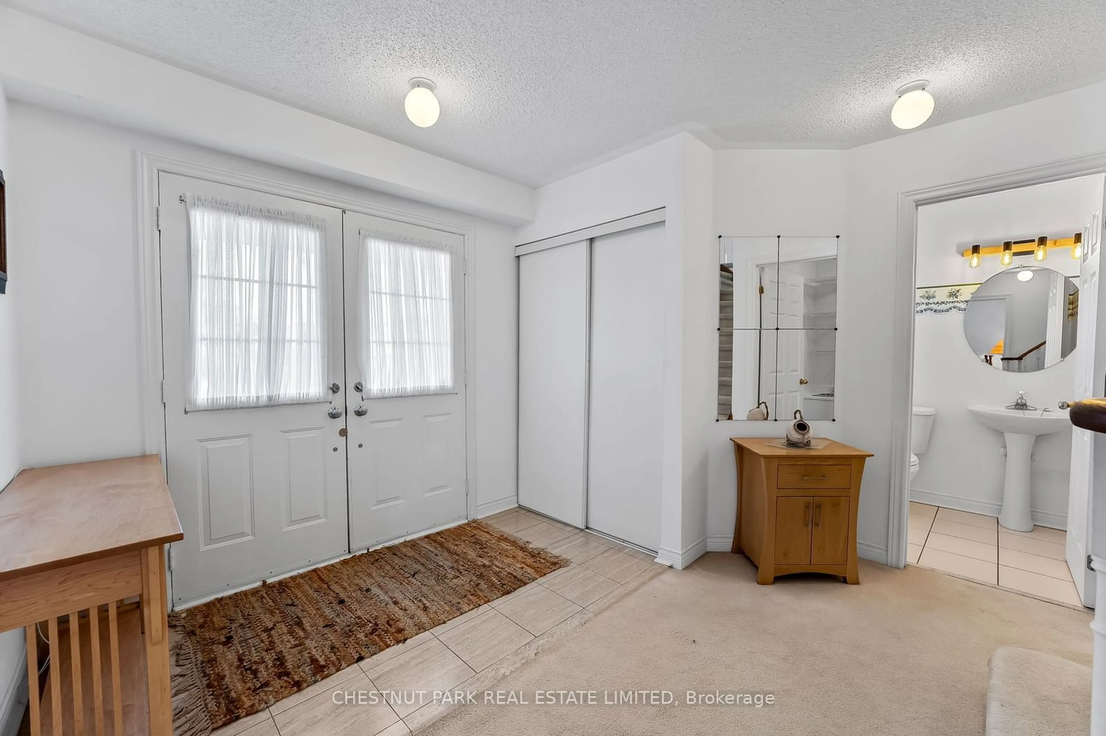 Indoor entryway for 1 Remion Cres, Uxbridge Ontario L9P 1V3