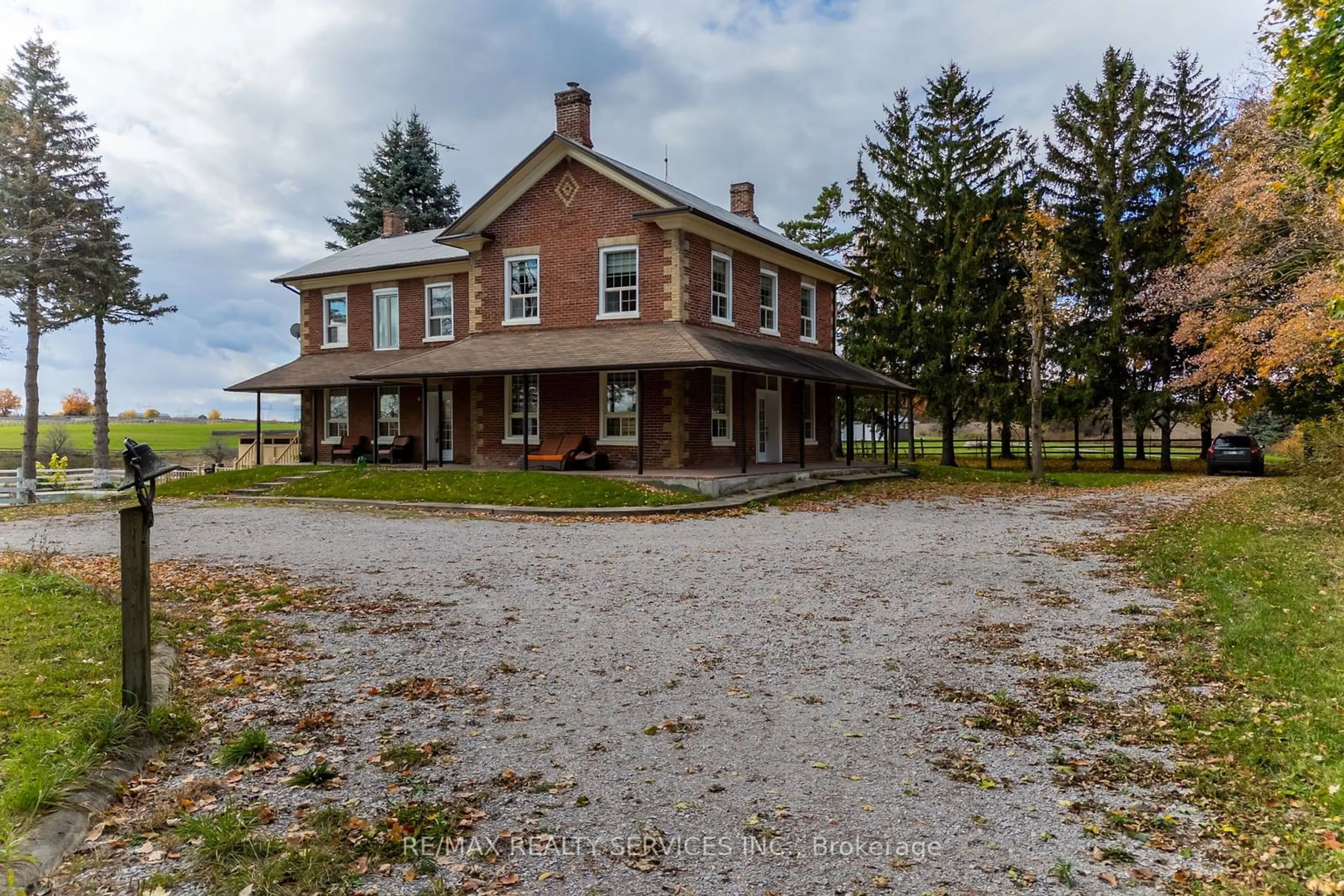 A pic from outside/outdoor area/front of a property/back of a property/a pic from drone, building for 17400 10th Conc, King Ontario L0G 1T0