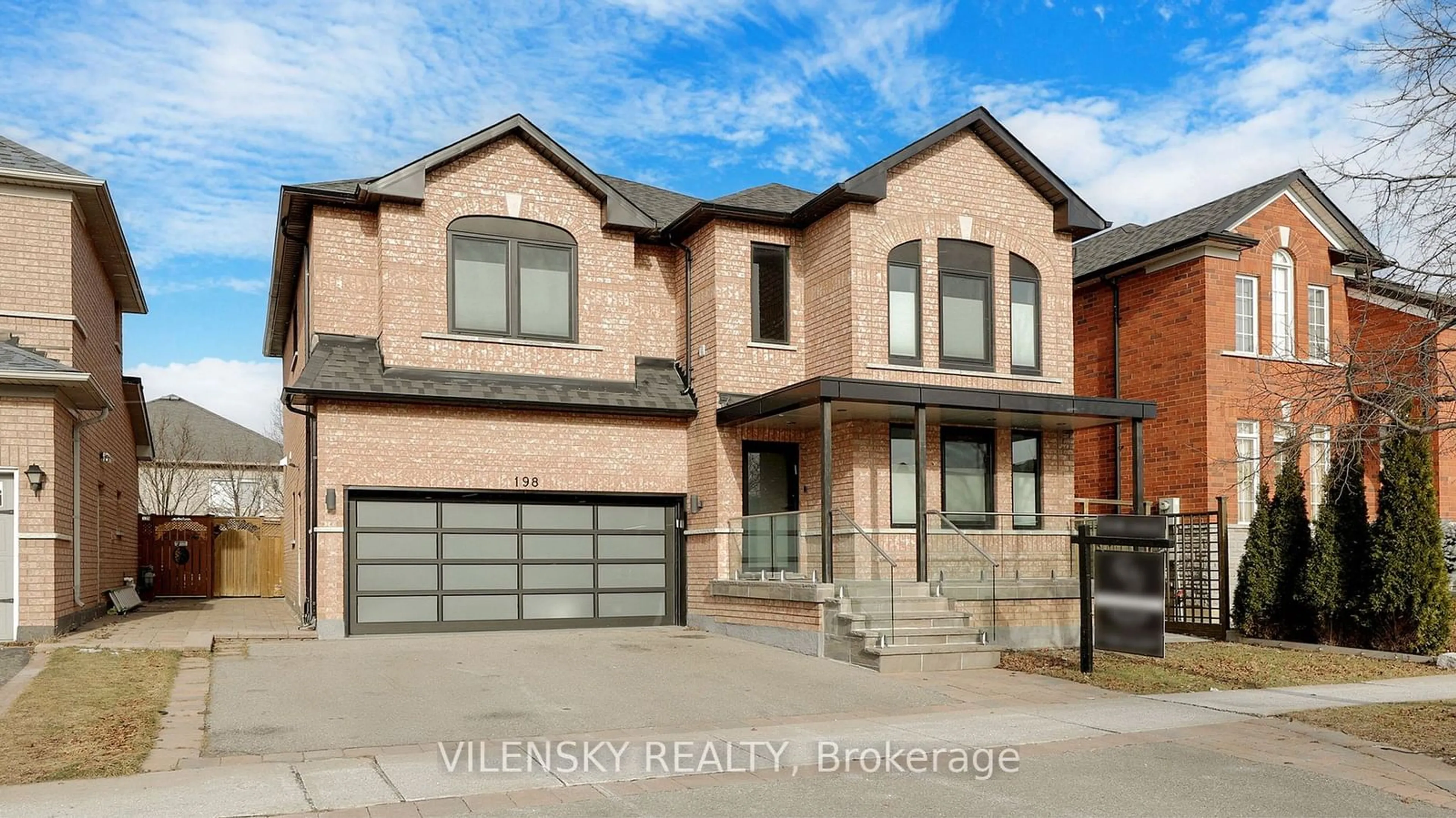 Home with brick exterior material, street for 198 Dufferin Hill Dr, Vaughan Ontario L4K 5J3