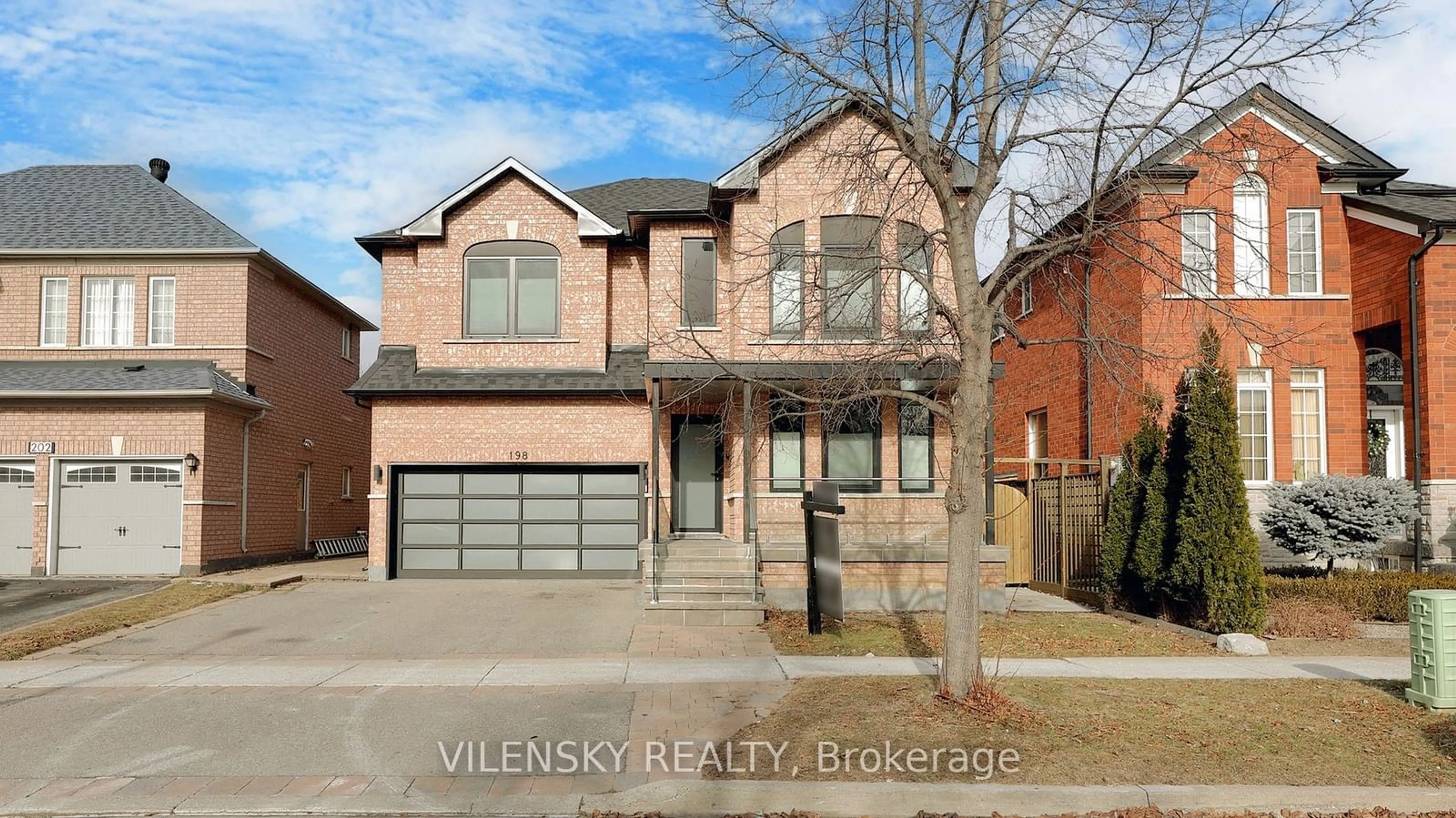 Home with brick exterior material, street for 198 Dufferin Hill Dr, Vaughan Ontario L4K 5J3