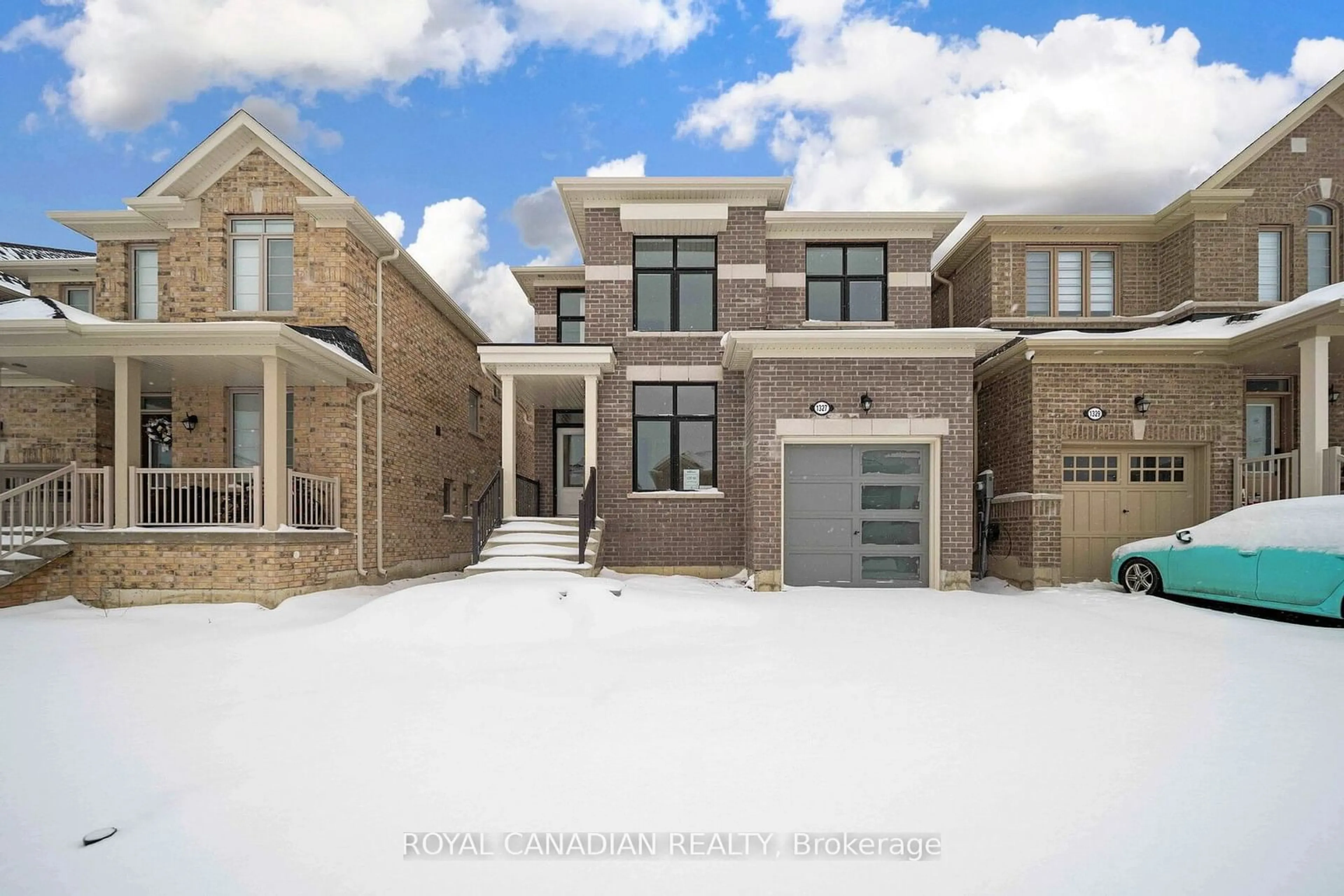 Home with brick exterior material, street for 1327 Davis Loop, Innisfil Ontario L0L 1W0