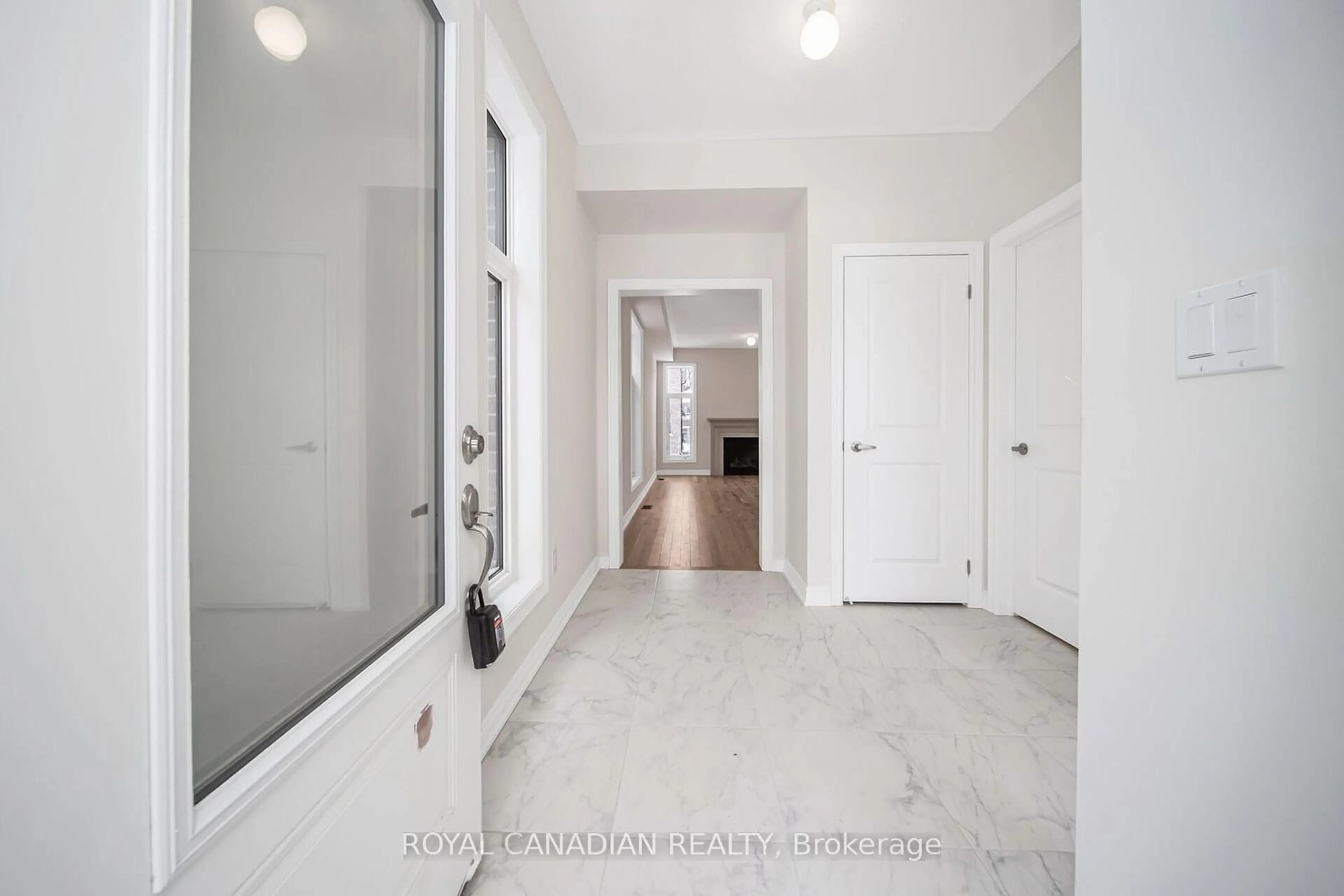 Indoor entryway for 1327 Davis Loop, Innisfil Ontario L0L 1W0