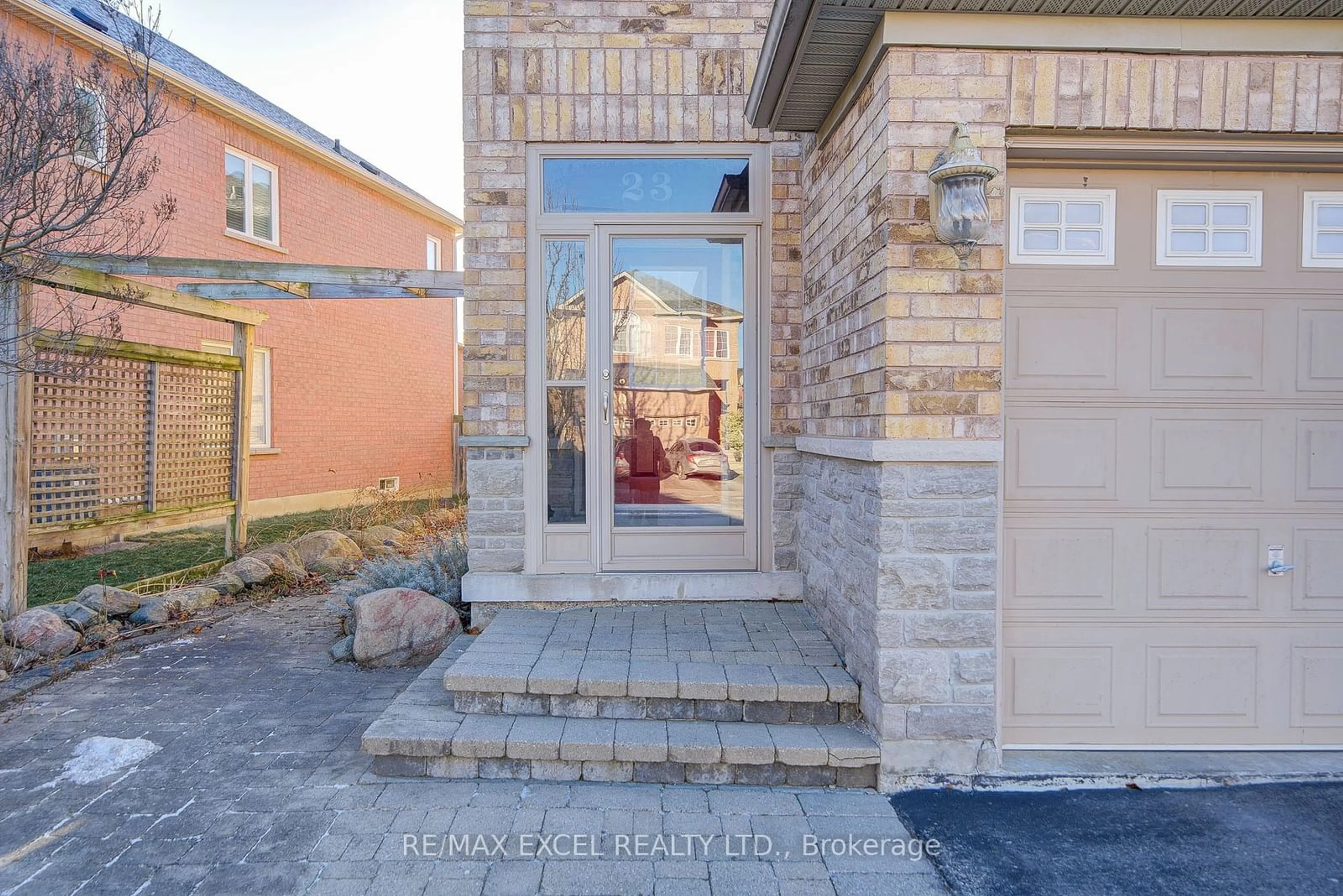 Indoor entryway for 23 Lena Dr, Richmond Hill Ontario L4S 2V4