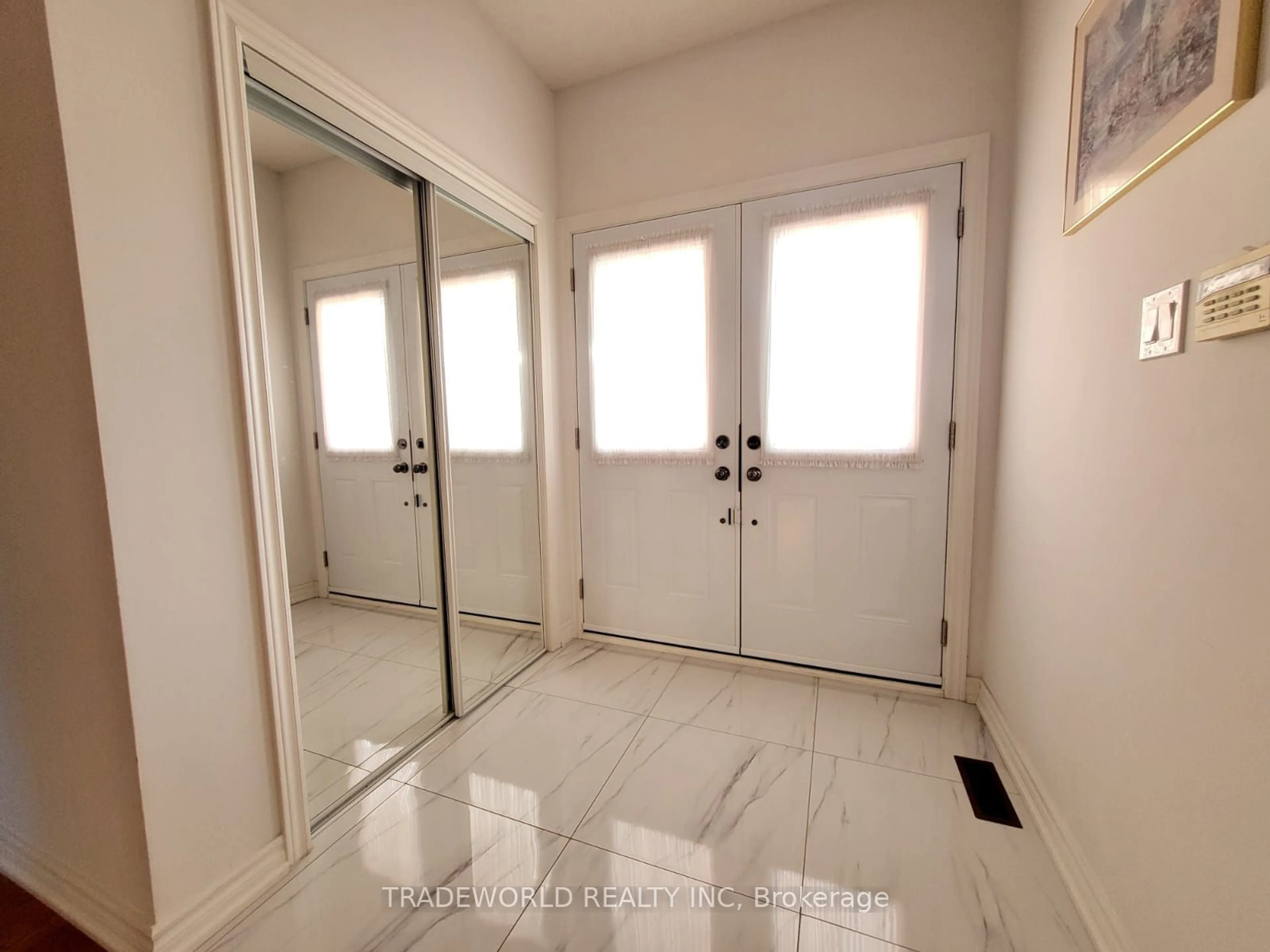 Indoor entryway for 260 Highglen Ave, Markham Ontario L3S 3W3