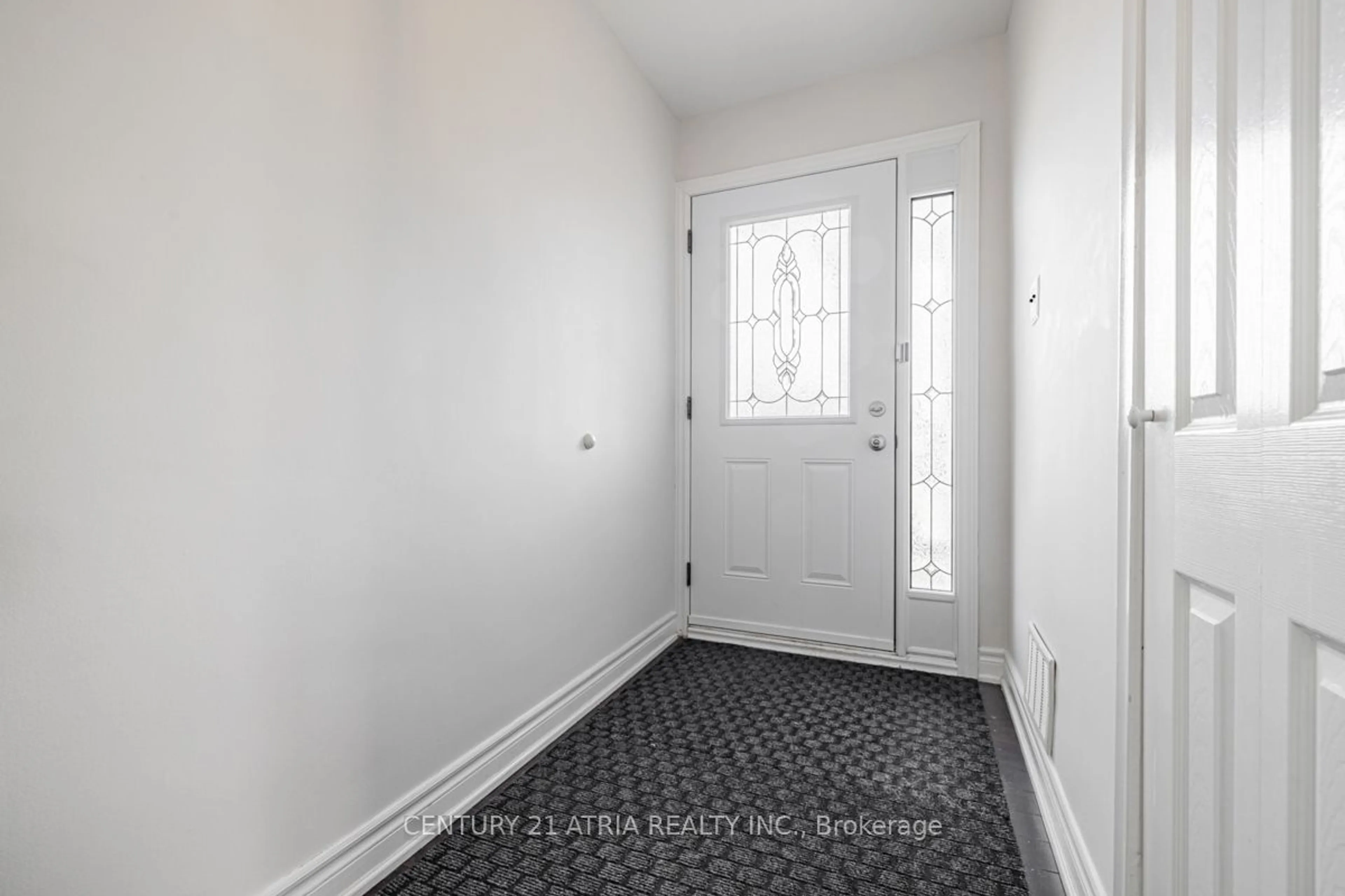 Indoor entryway for 541 Lynett Cres, Richmond Hill Ontario L4C 2V8