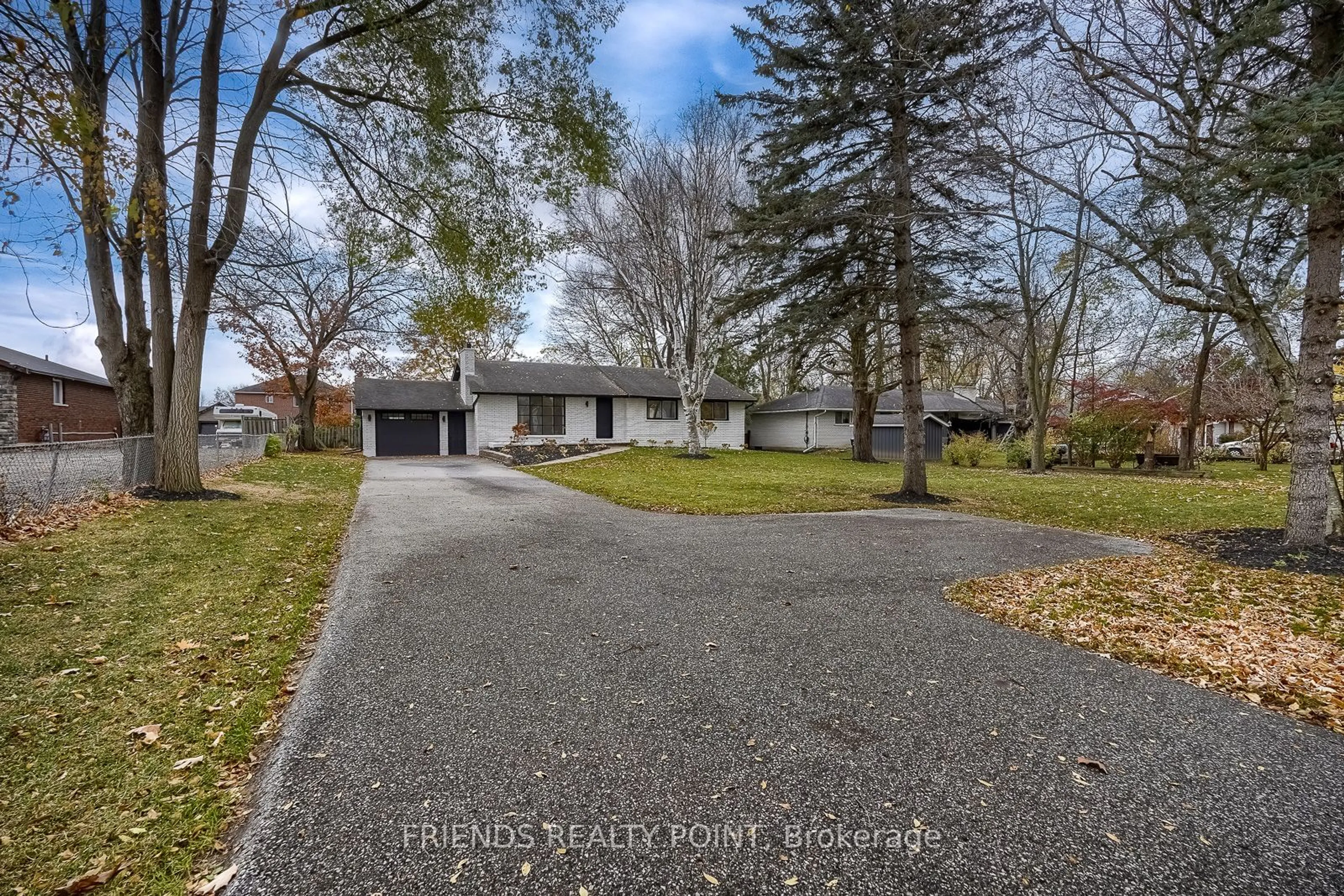 A pic from outside/outdoor area/front of a property/back of a property/a pic from drone, street for 349 Victoria St, New Tecumseth Ontario L9R 1J7