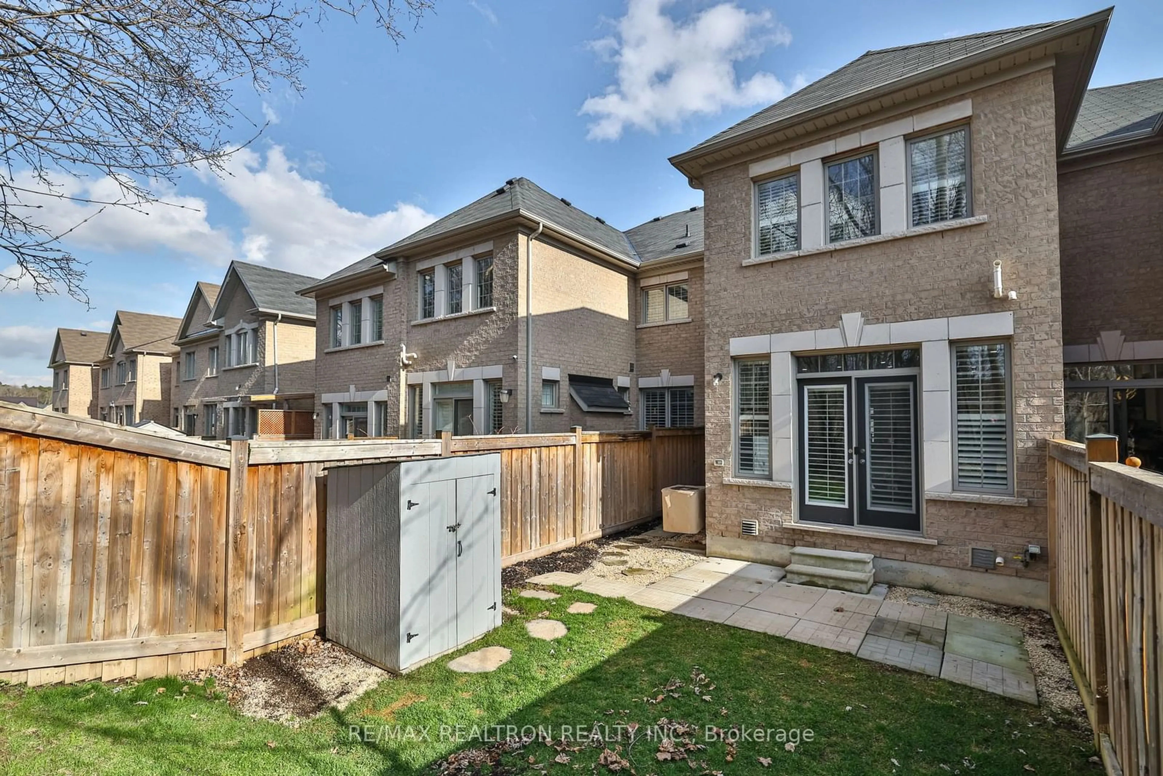 Unknown for 64 Paper Mills Cres, Richmond Hill Ontario L4E 0V4