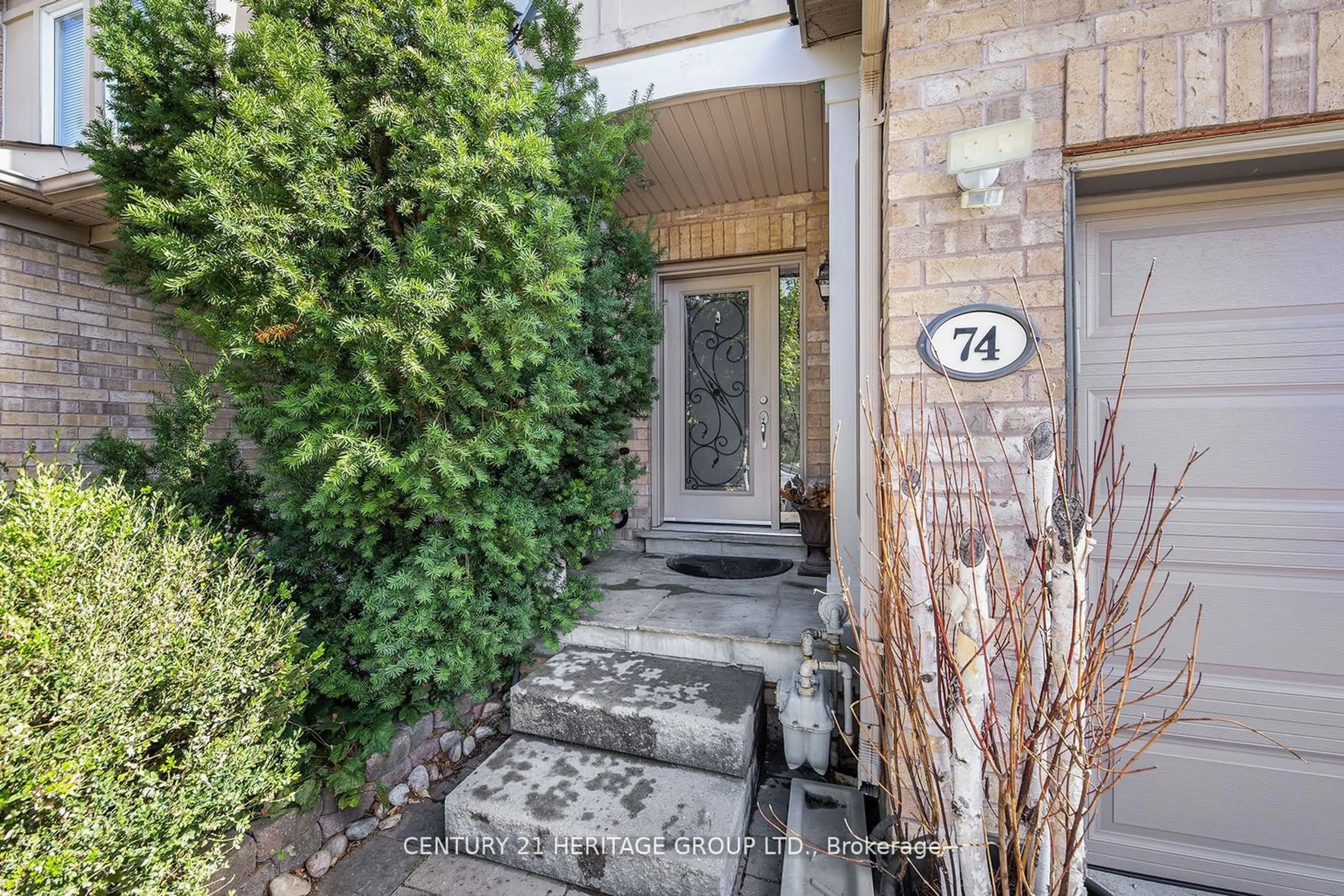 Indoor entryway for 74 Lander Cres, Vaughan Ontario L4J 8T8