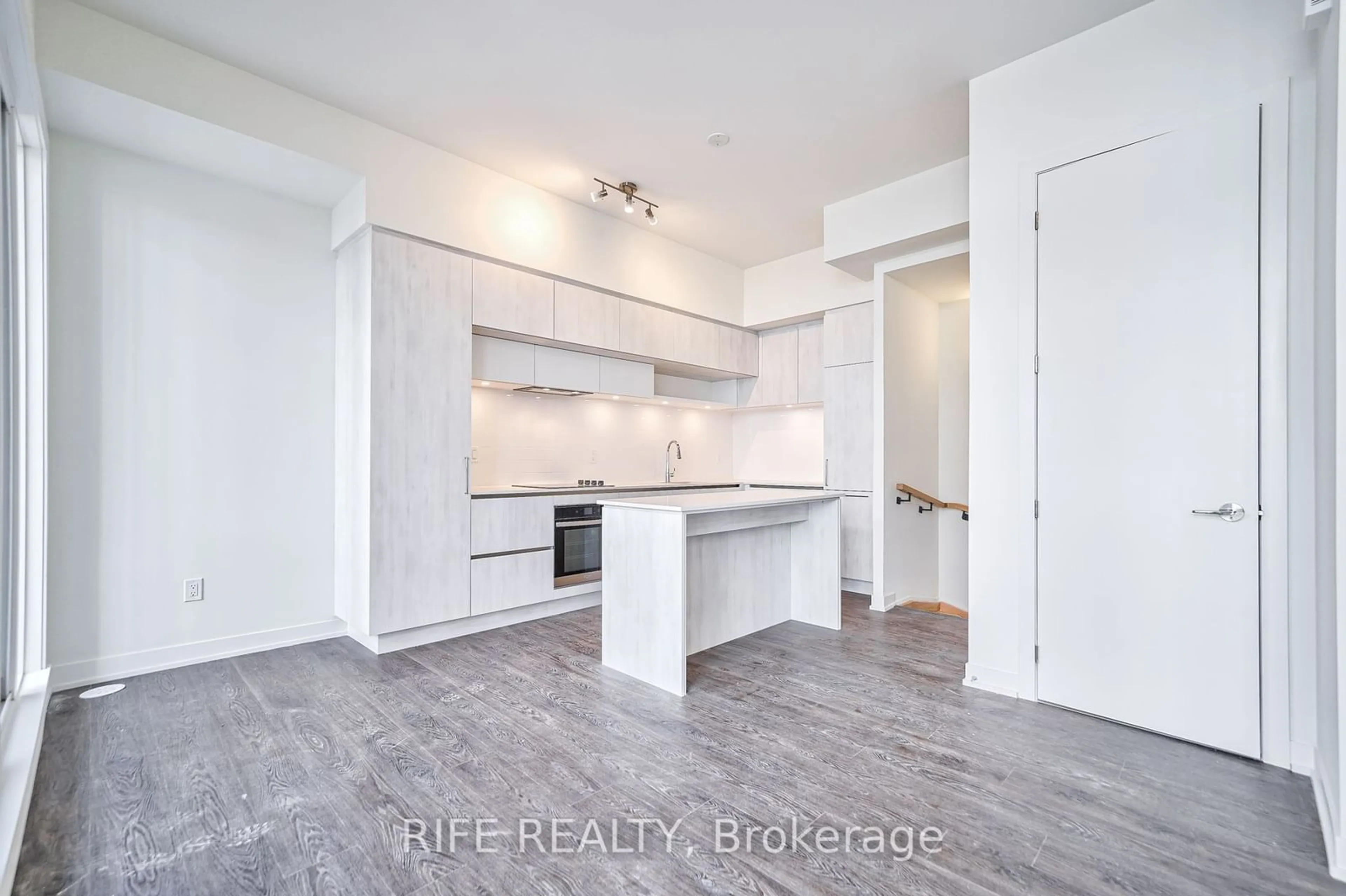 Open concept kitchen, unknown for 2 Steckley House Lane #913, Richmond Hill Ontario L4S 1M4