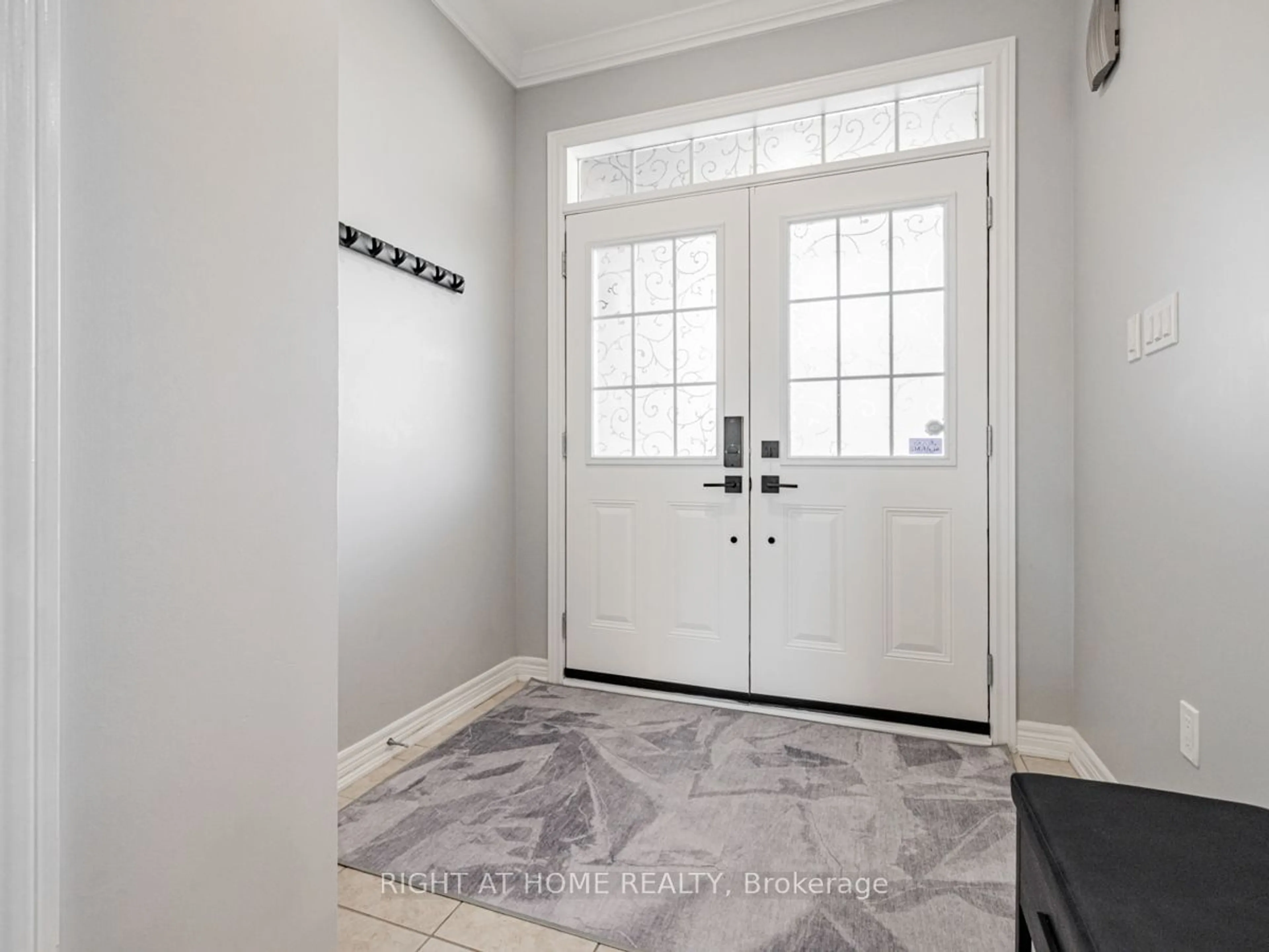 Indoor entryway for 9 Glade Dr, Richmond Hill Ontario L4E 0G9