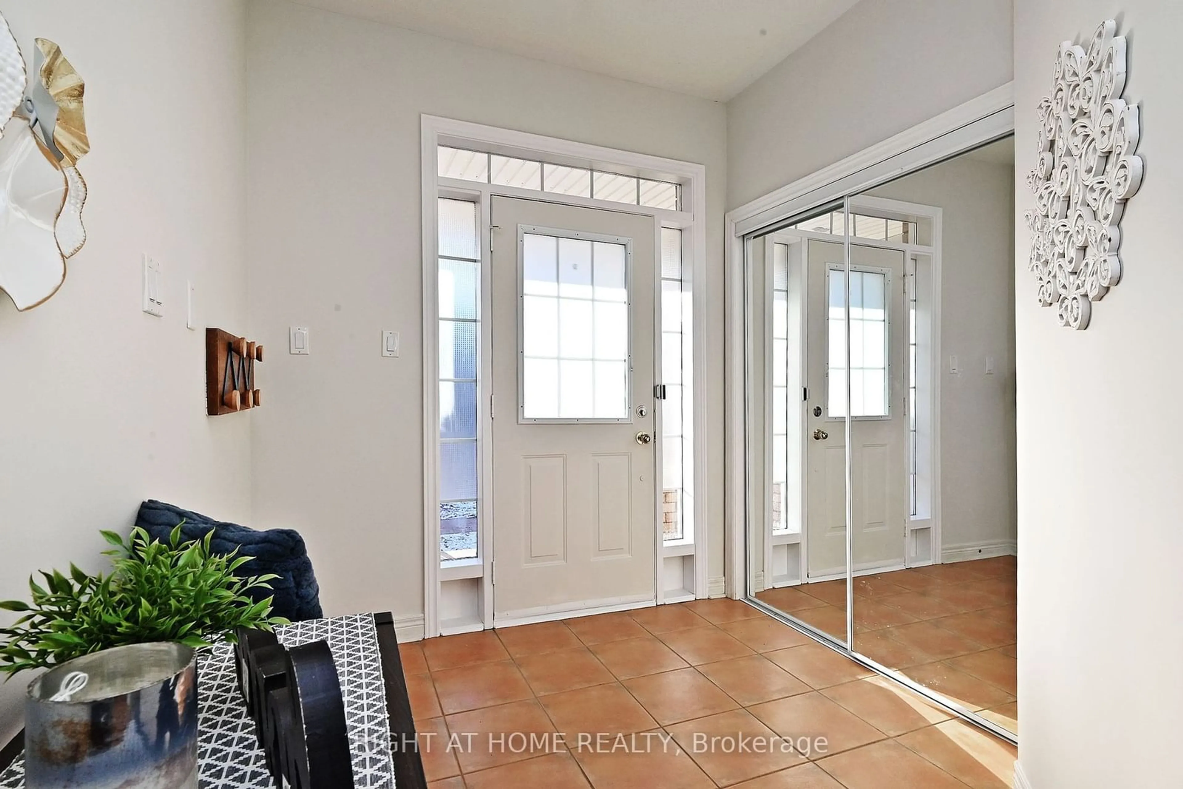 Indoor entryway for 58 Valemount Way, Aurora Ontario L4G 7S3