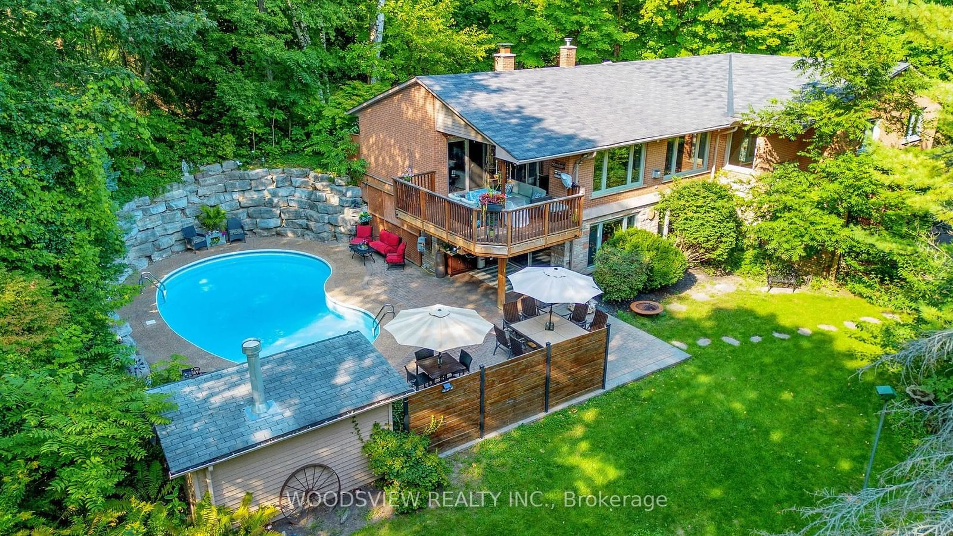 A pic from outside/outdoor area/front of a property/back of a property/a pic from drone, water/lake/river/ocean view for 250 Kingscross Dr, King Ontario L7B 1E7