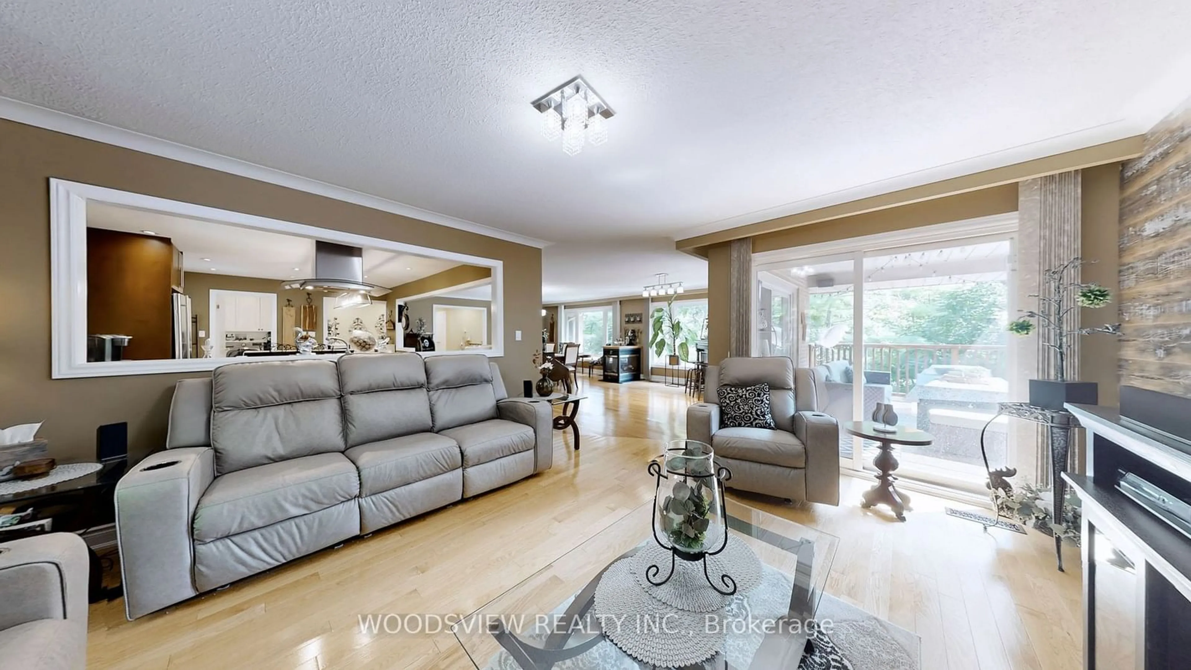 Living room with furniture, ceramic/tile floor for 250 Kingscross Dr, King Ontario L7B 1E7