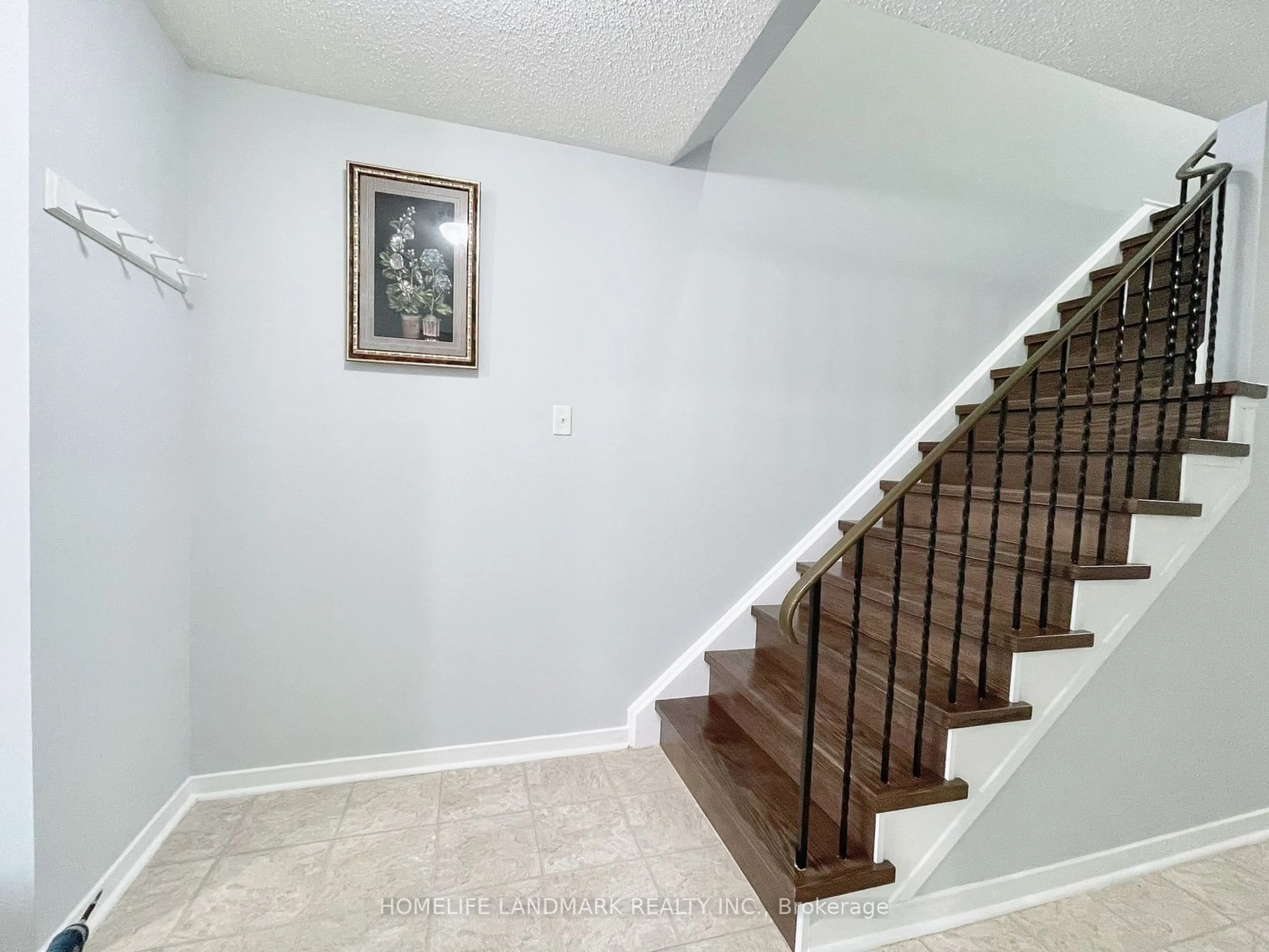 Stairs for 23 Parkland Crt, Aurora Ontario L4G 3M5