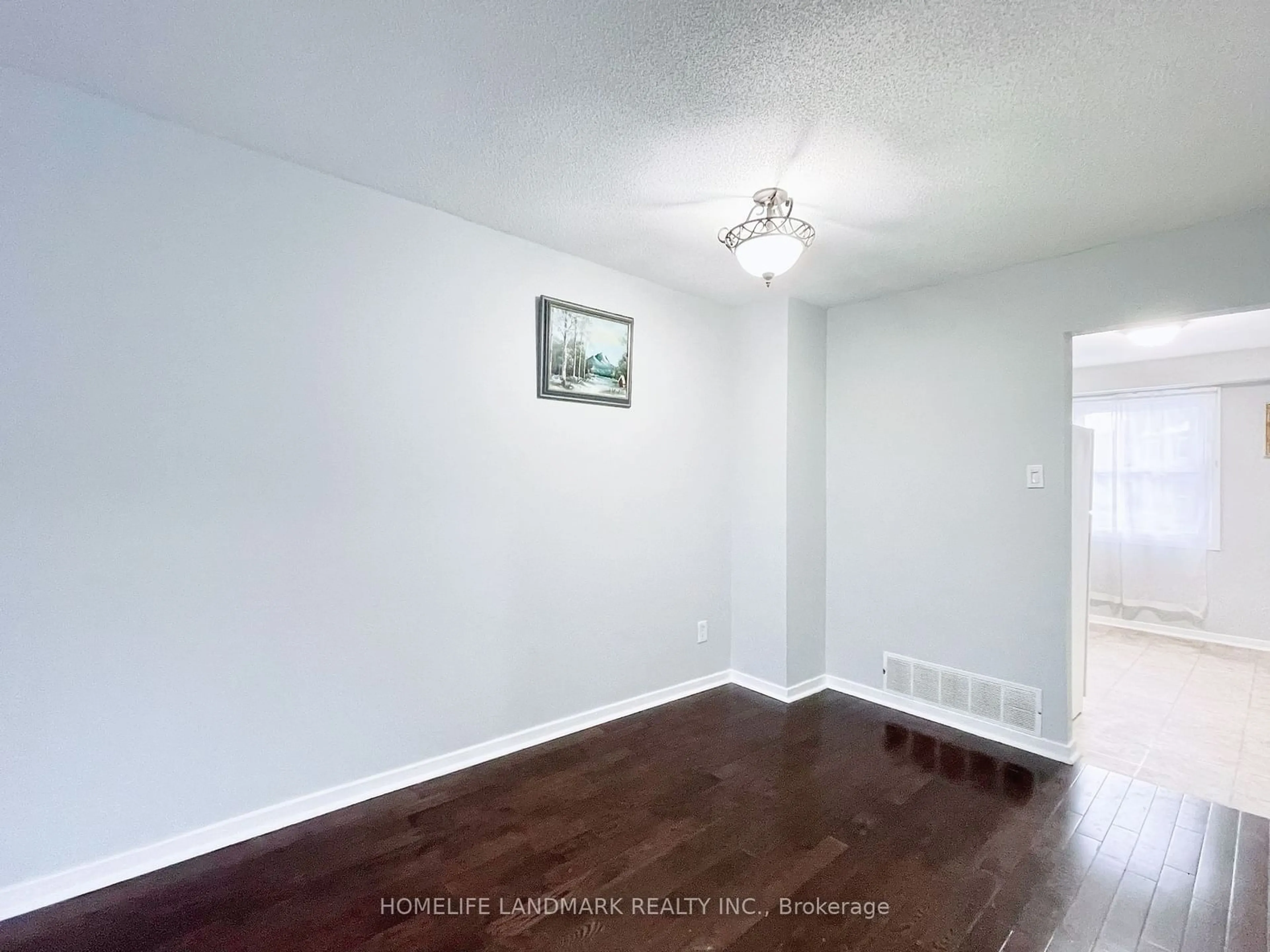 A pic of a room for 23 Parkland Crt, Aurora Ontario L4G 3M5