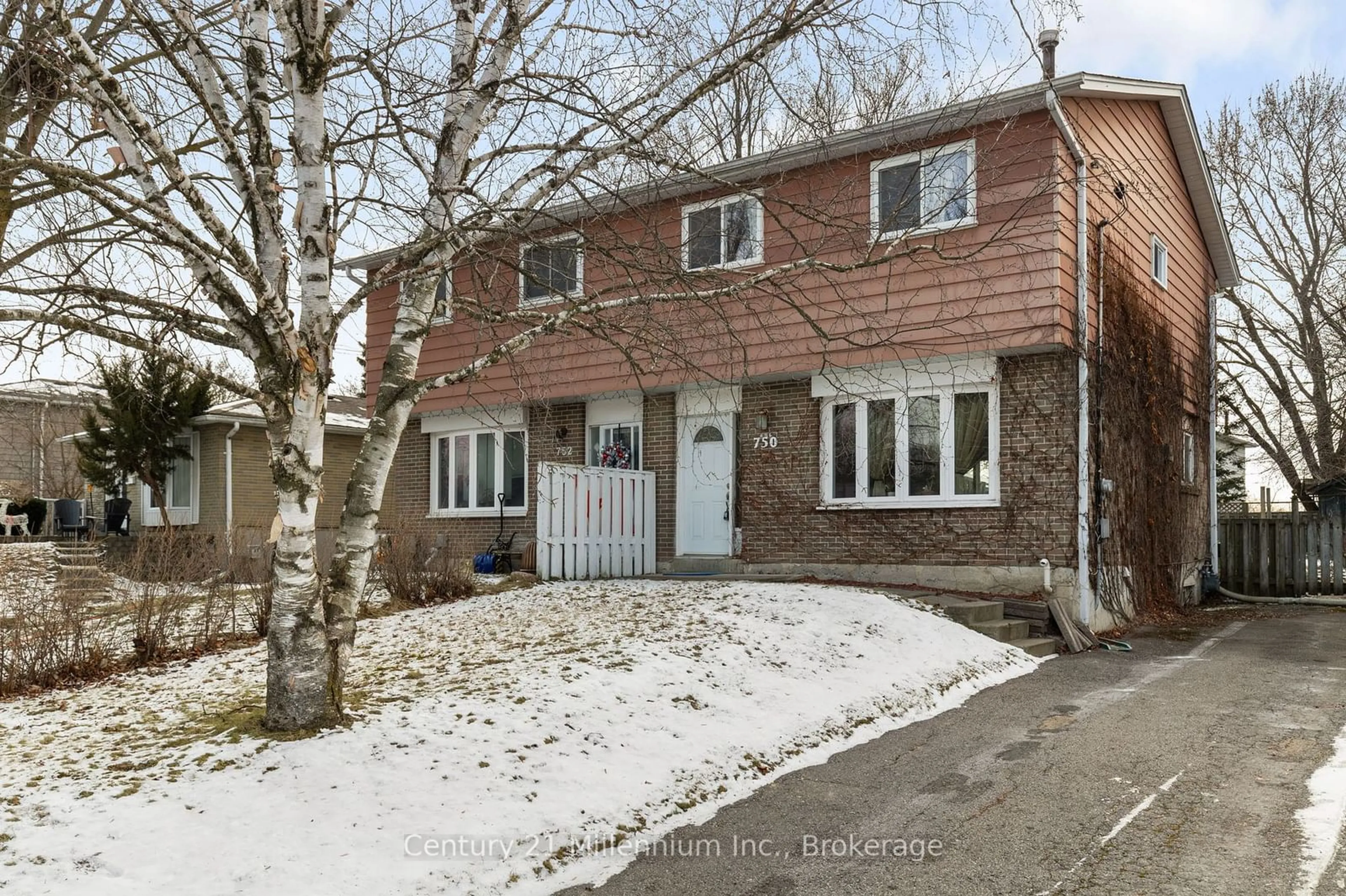 Unknown for 750 Elgin St, Newmarket Ontario L3Y 3B8