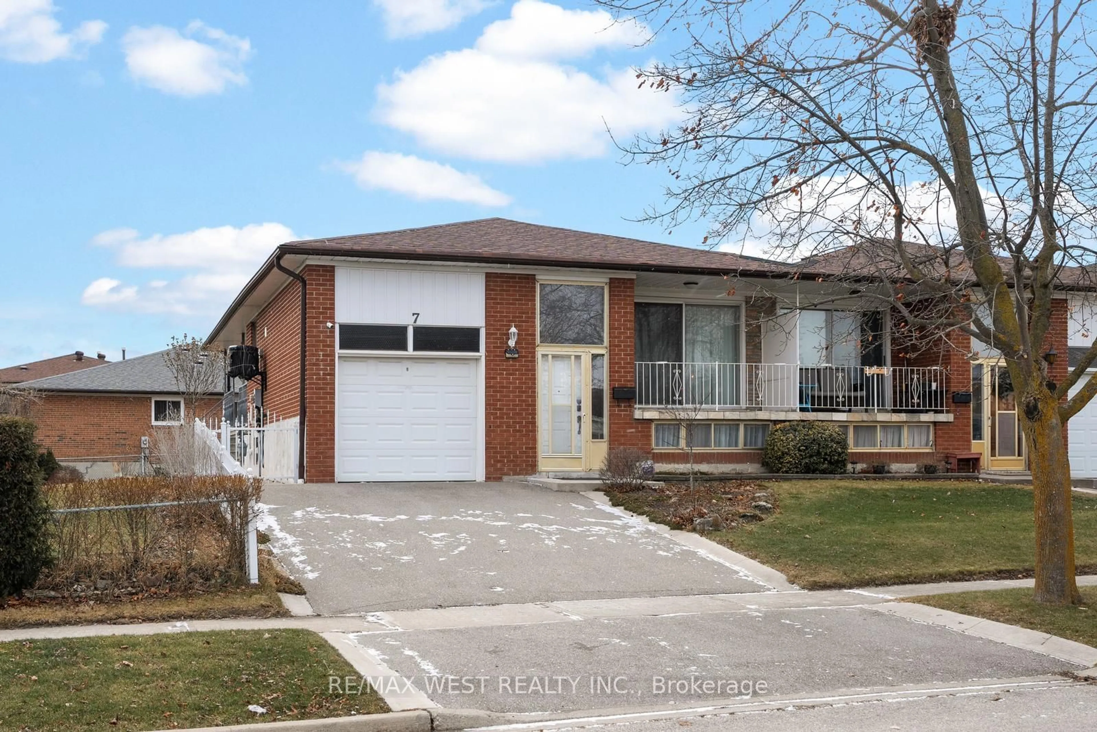 Home with brick exterior material, street for 7 Harris Cres, Vaughan Ontario L4L 1R7