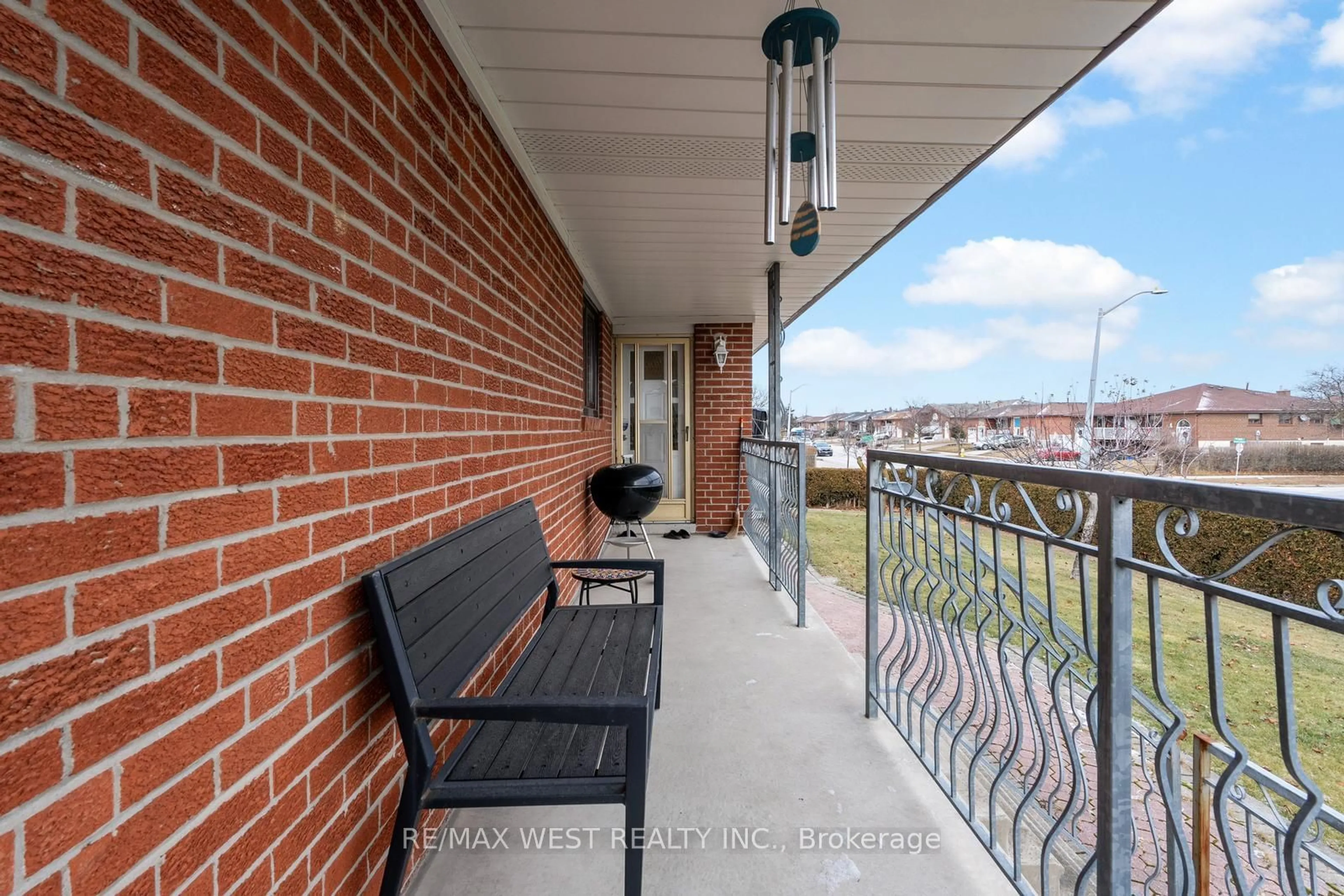 Balcony in the apartment, water/lake/river/ocean view for 7 Harris Cres, Vaughan Ontario L4L 1R7