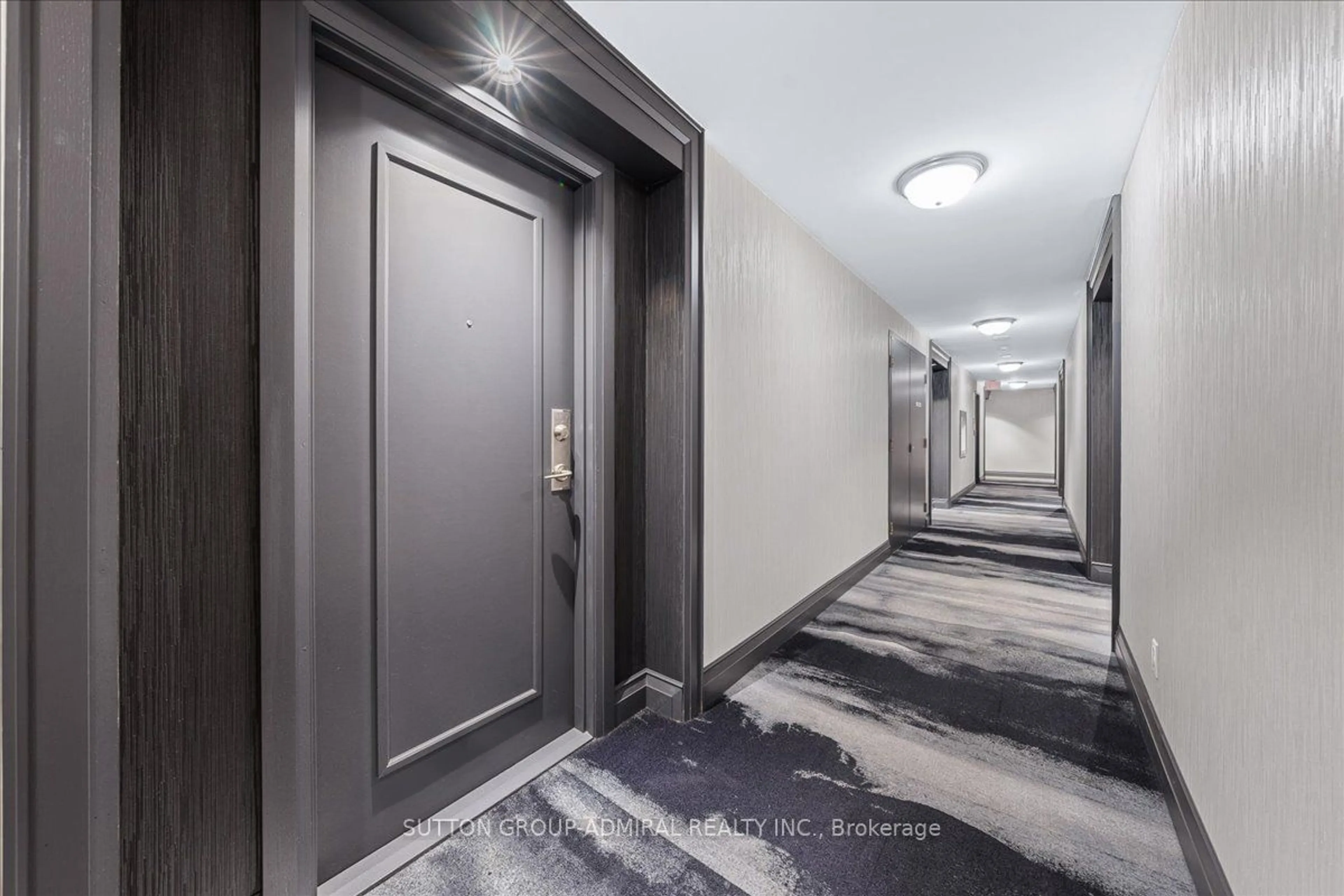 Indoor foyer for 50 Disera Dr #307, Vaughan Ontario L4J 9E9