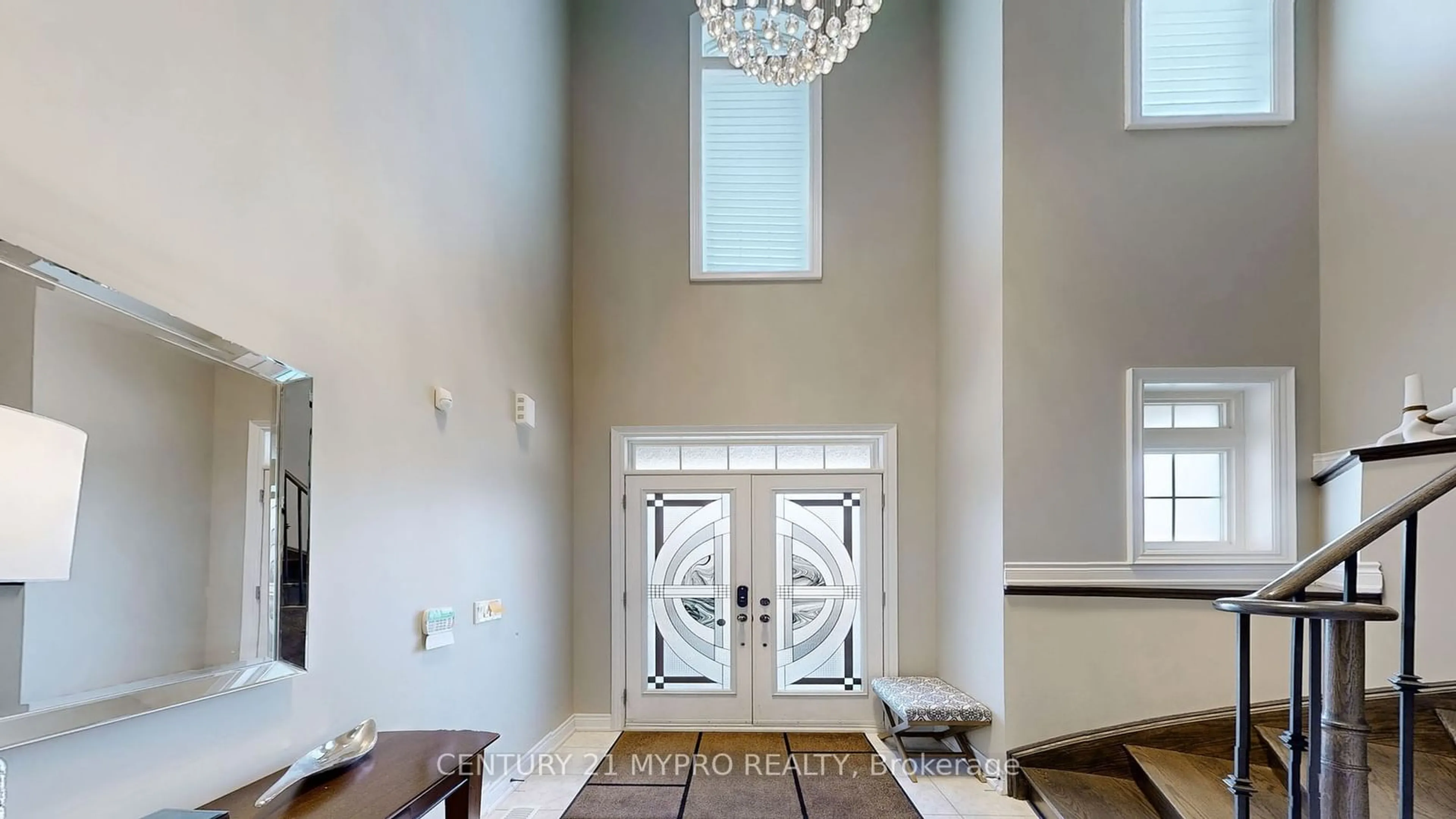 Indoor foyer for 17 Magdalan Cres, Richmond Hill Ontario L4E 0W4