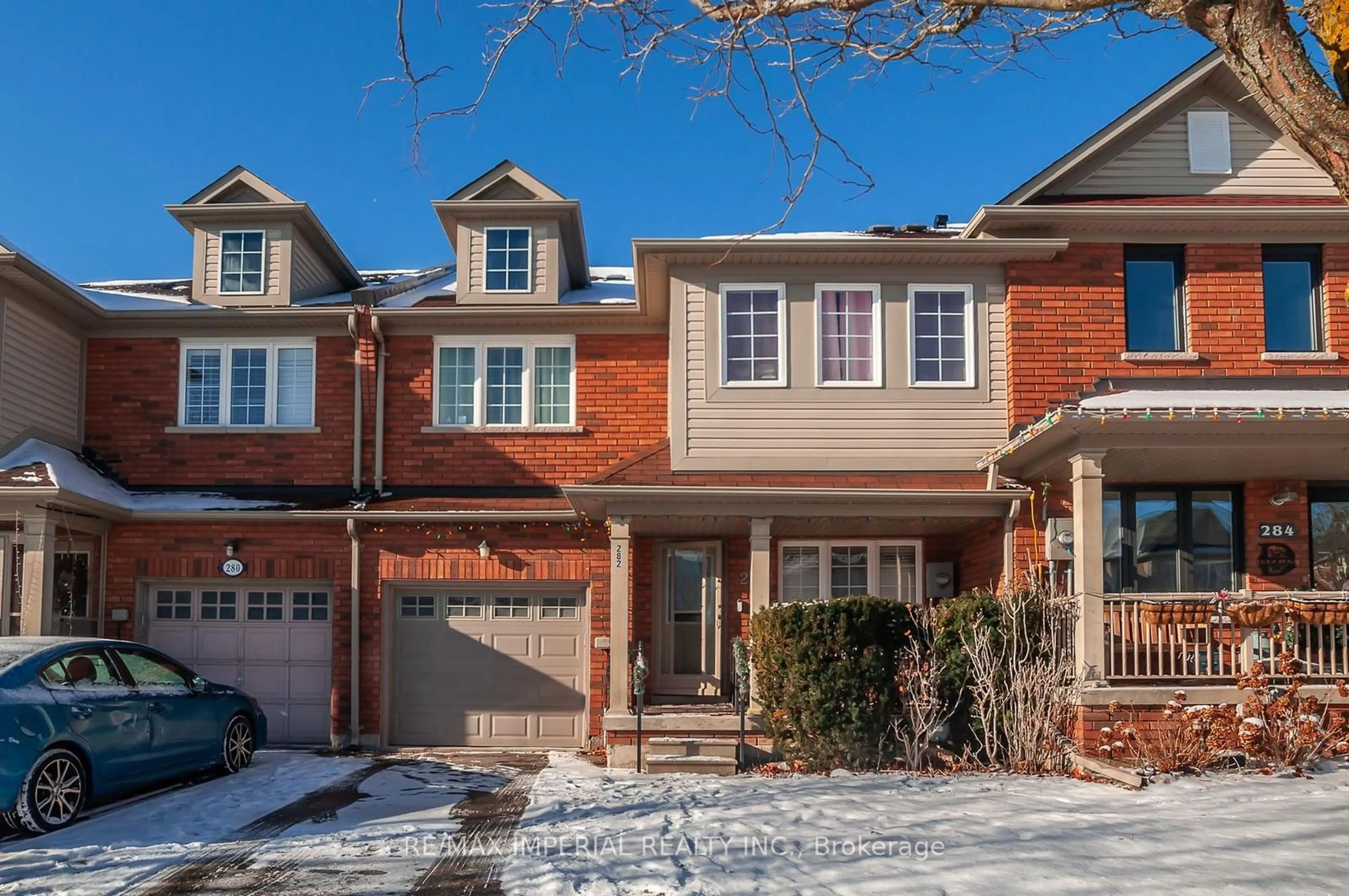 Home with brick exterior material, street for 282 Coachwhip Tr, Newmarket Ontario L3X 2Y4