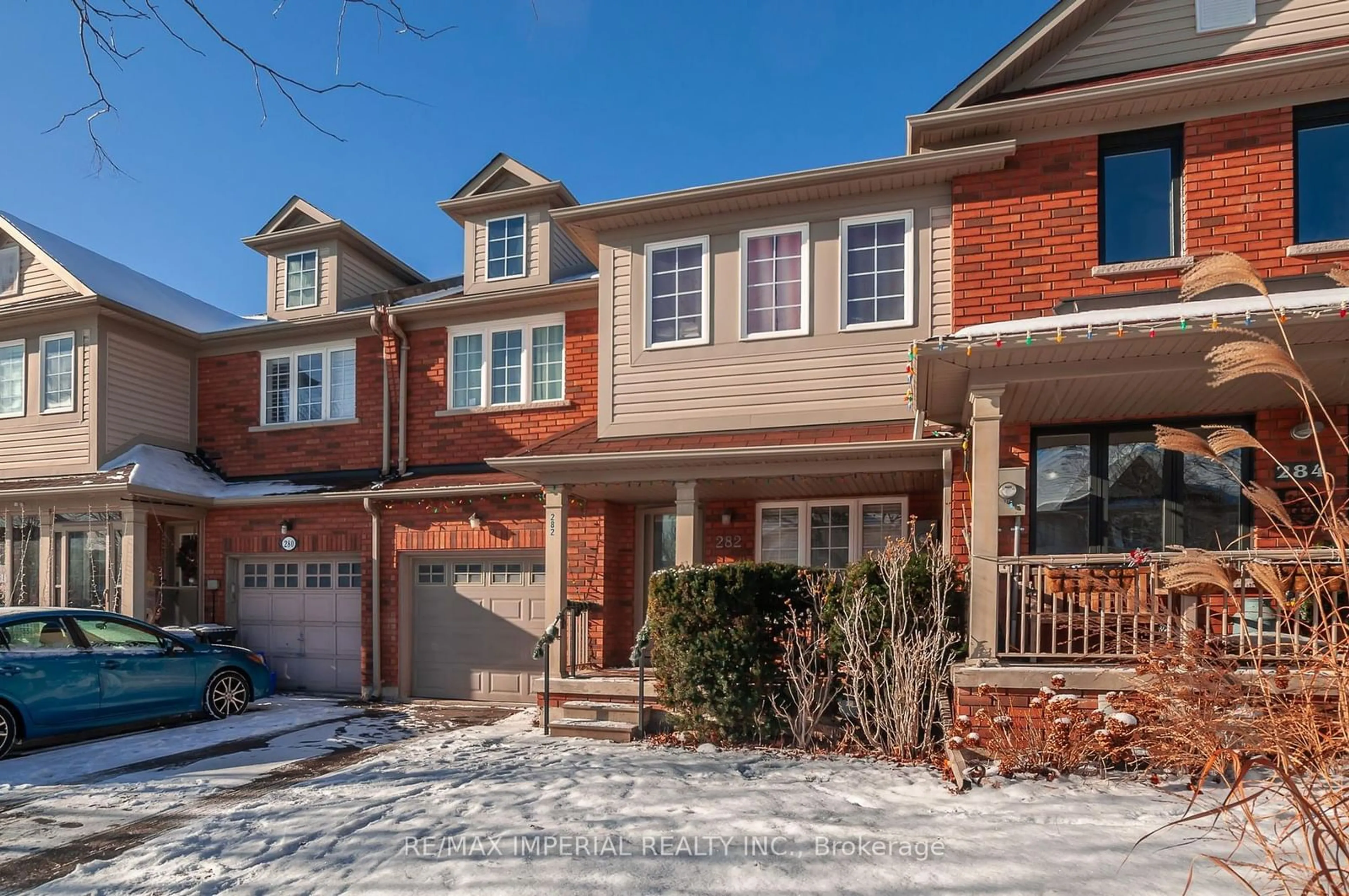 Home with brick exterior material, street for 282 Coachwhip Tr, Newmarket Ontario L3X 2Y4