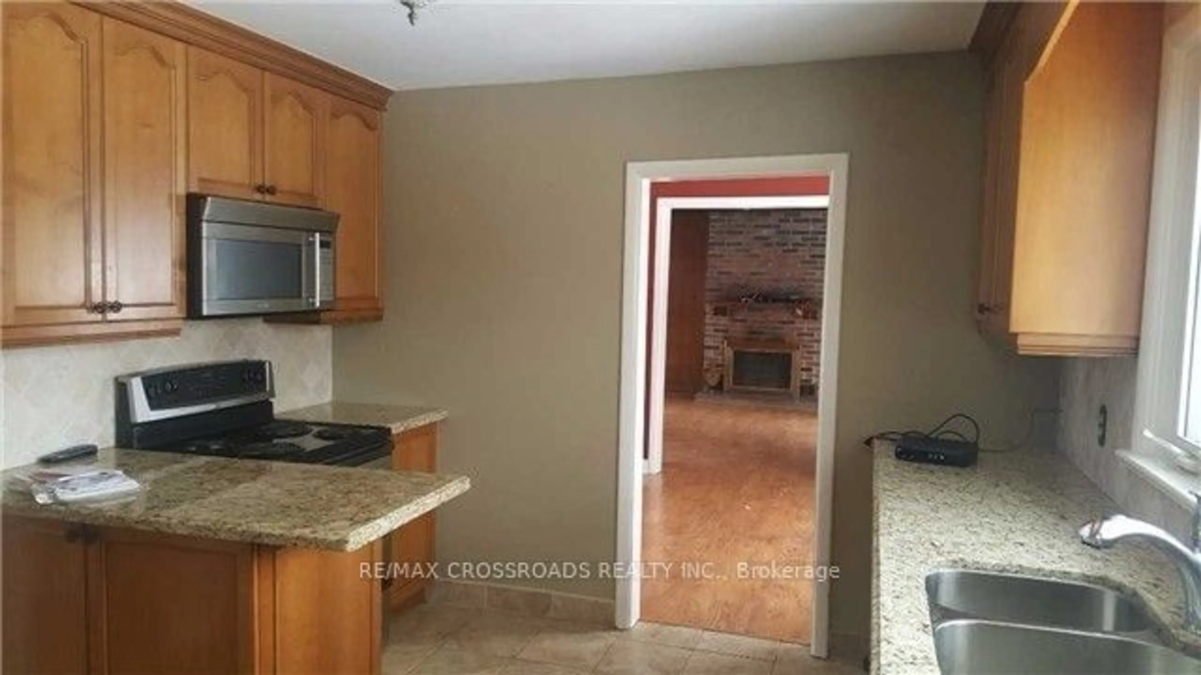 Standard kitchen, ceramic/tile floor for 11631 Leslie St, Richmond Hill Ontario L4E 4R7