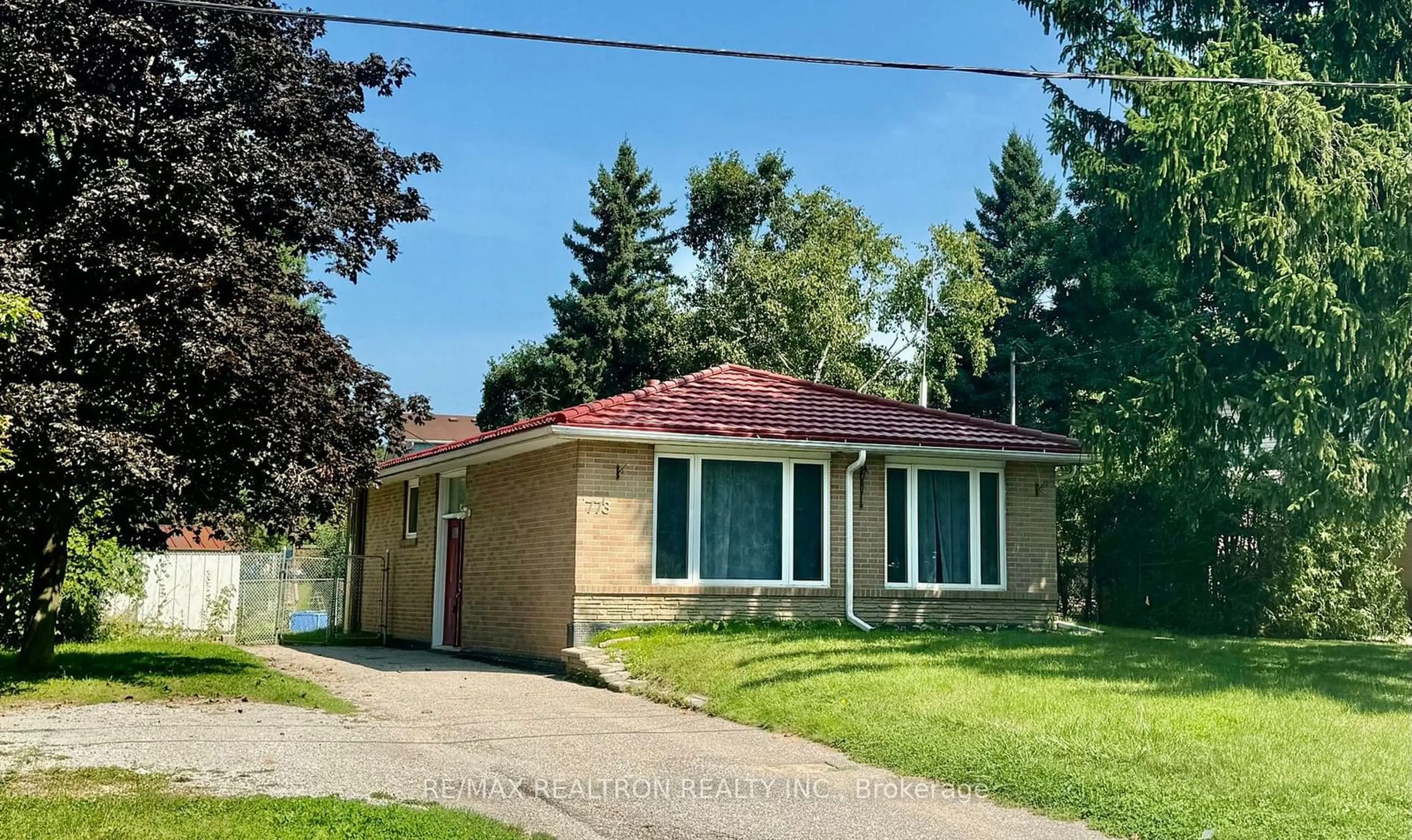 Home with brick exterior material, street for 773 Elgin St, Newmarket Ontario L3Y 3B9