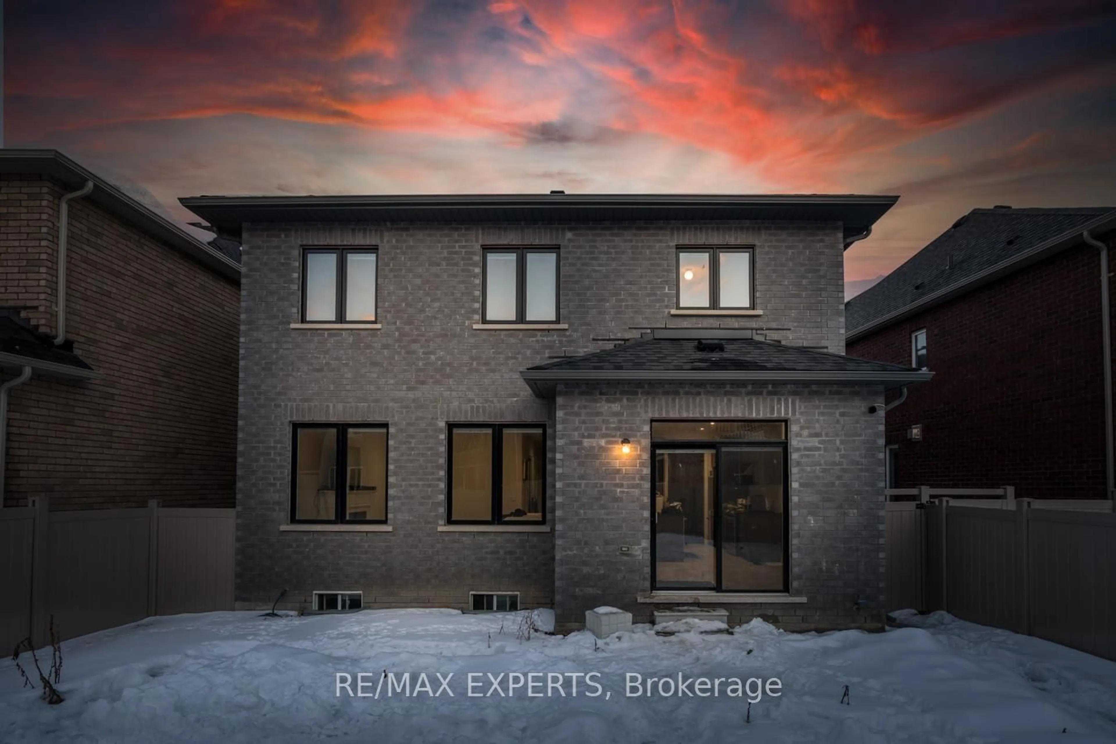 Home with brick exterior material, building for 89 Forest Edge Cres, East Gwillimbury Ontario L9N 1R6