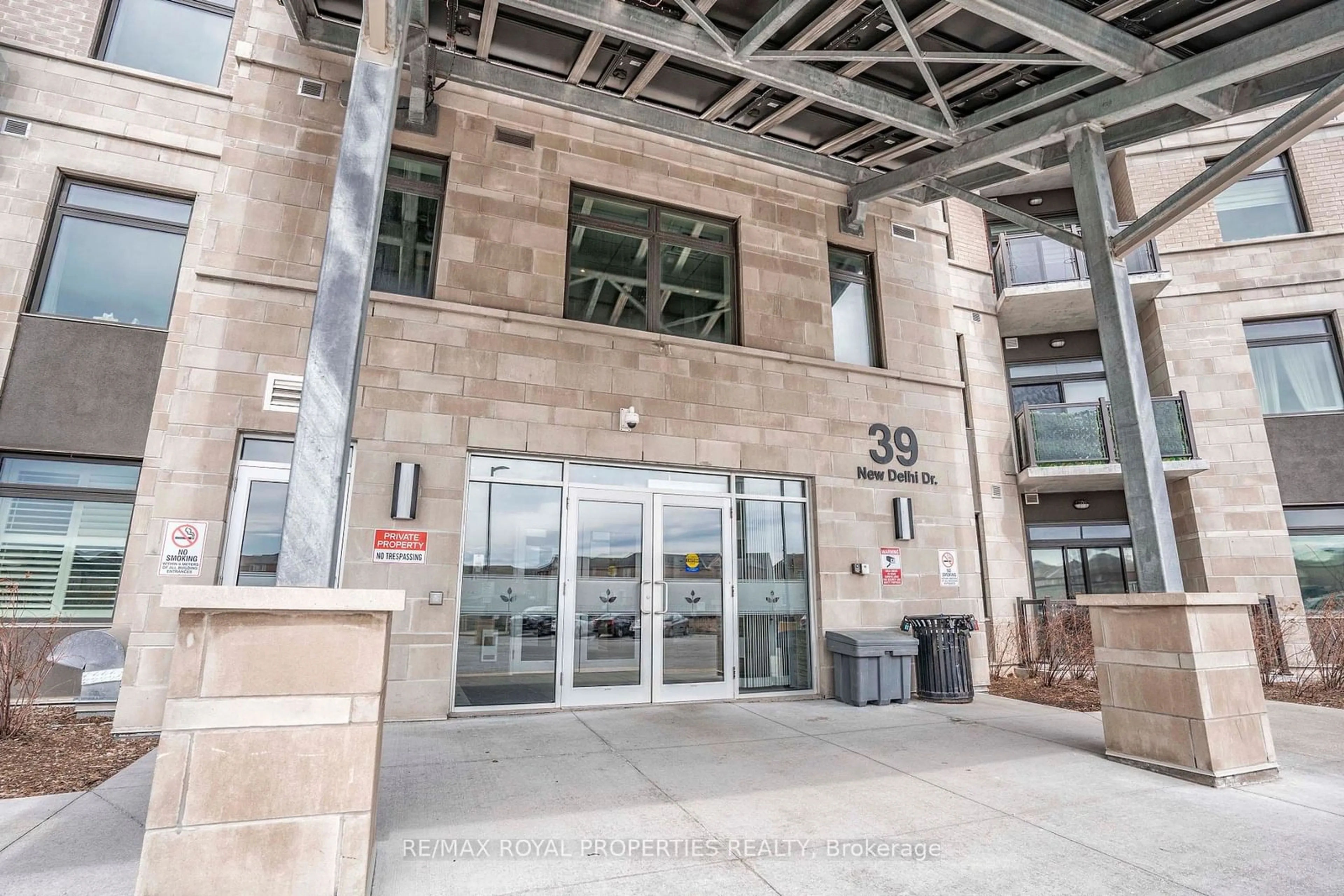 Indoor foyer for 39 New Delhi Dr #407, Markham Ontario L3S 0E1