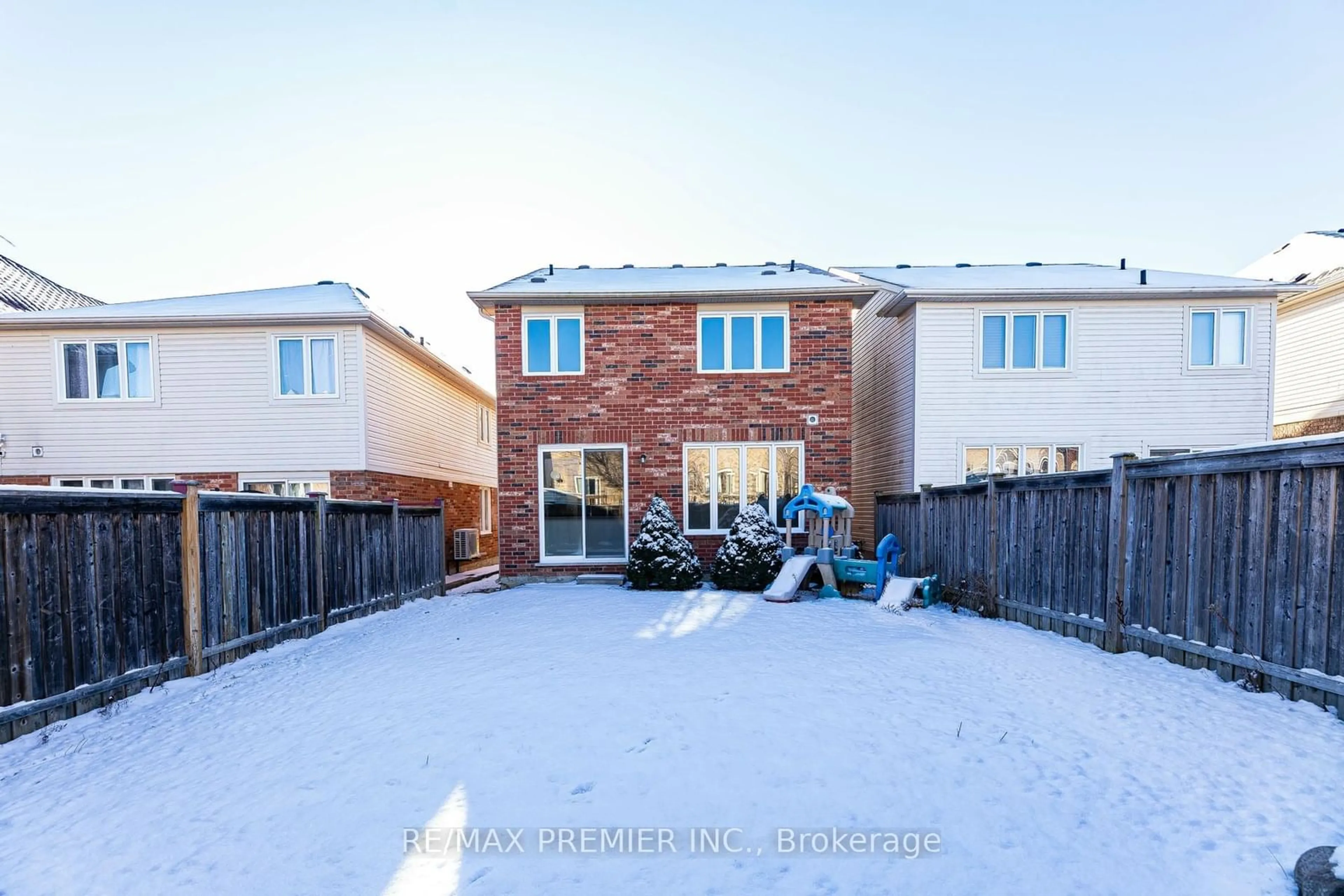 A pic from outside/outdoor area/front of a property/back of a property/a pic from drone, street for 18 Harry Sanders Ave, Whitchurch-Stouffville Ontario L4A 0J8