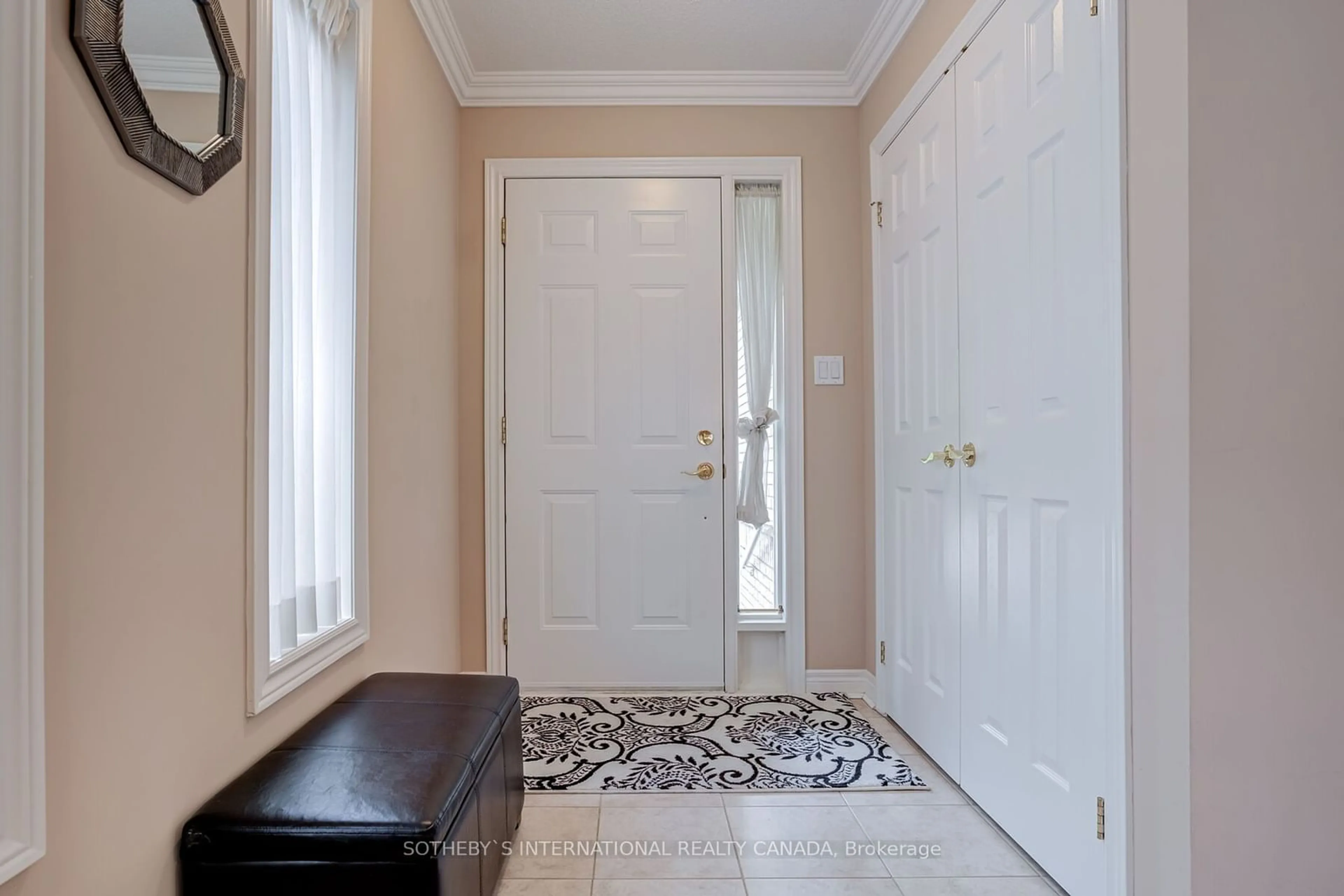 Indoor entryway for 14 Artisan Lane, New Tecumseth Ontario L9R 2G1