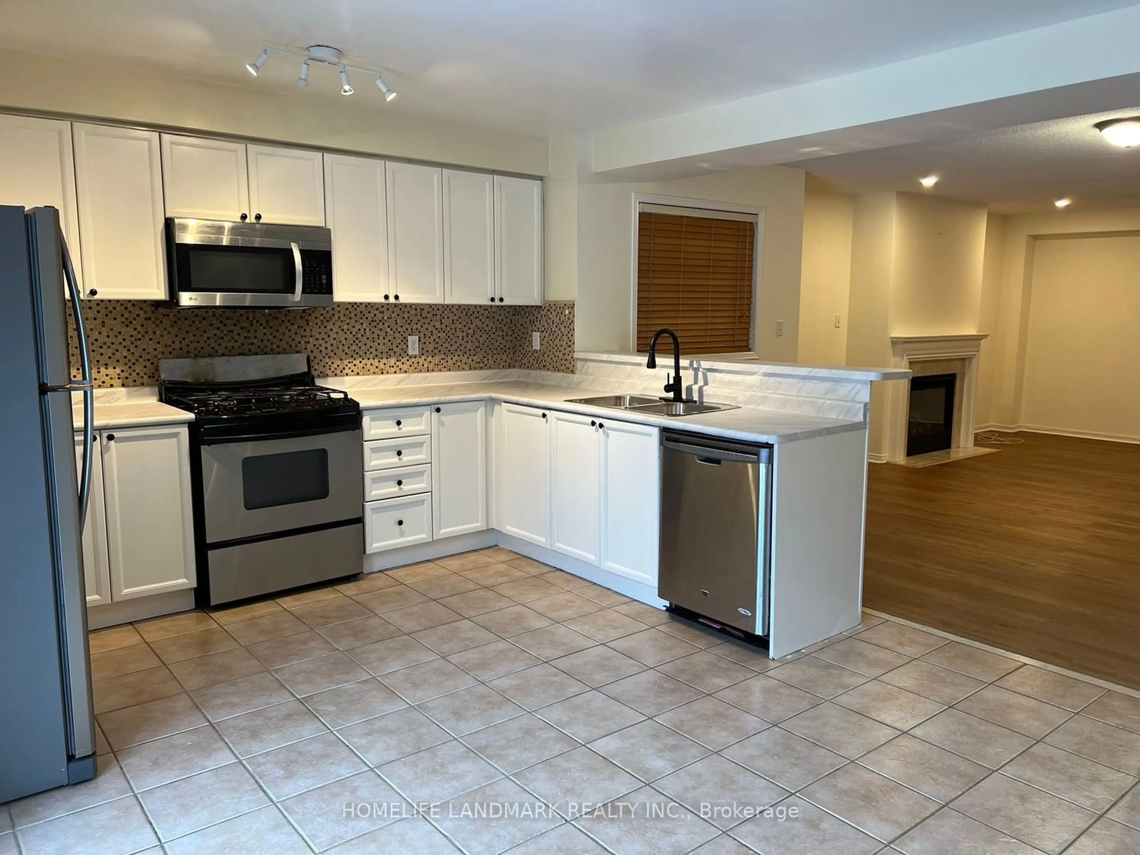 Open concept kitchen, ceramic/tile floor for 351 Deepsprings Cres, Vaughan Ontario L6A 3M5