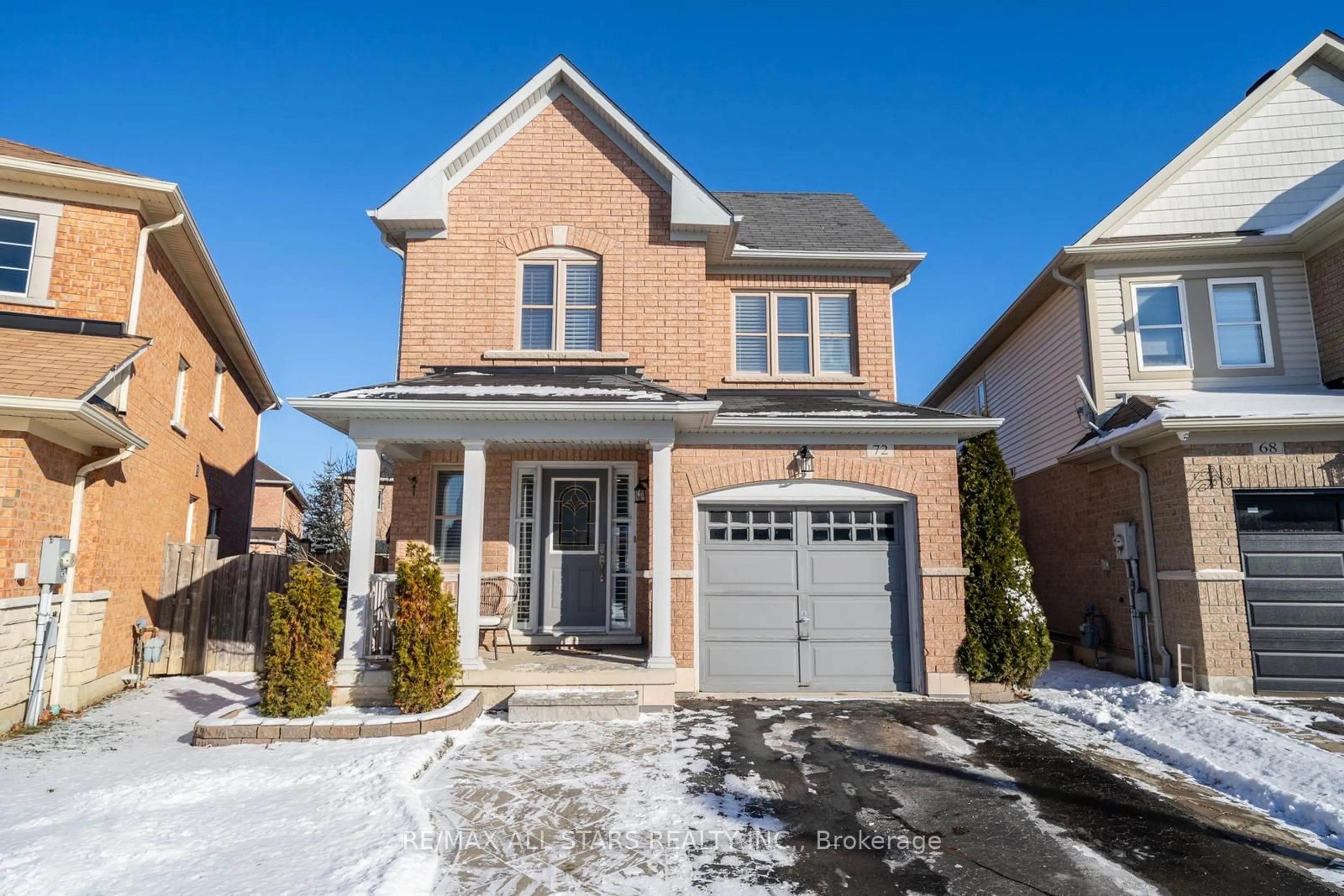 Home with brick exterior material, street for 72 Vera Lynn Cres, Whitchurch-Stouffville Ontario L4A 0X4