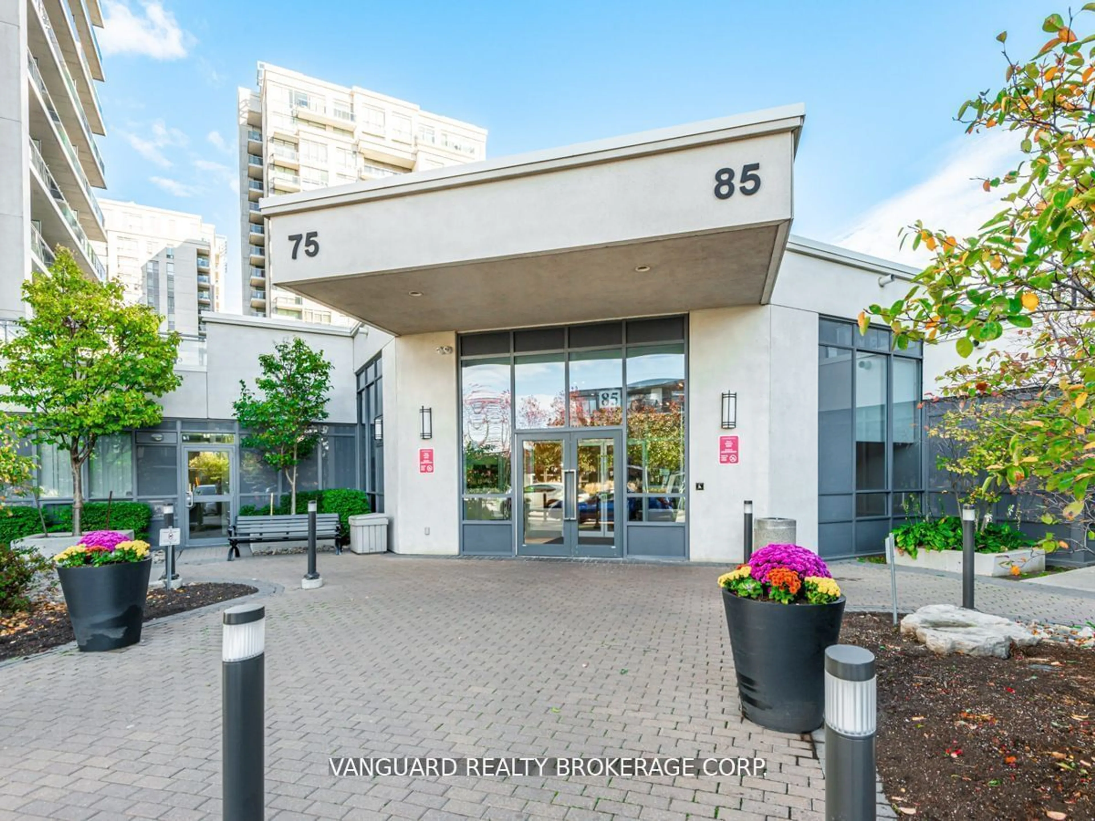 Indoor foyer for 75 North Park Rd #208, Vaughan Ontario L4J 0H8