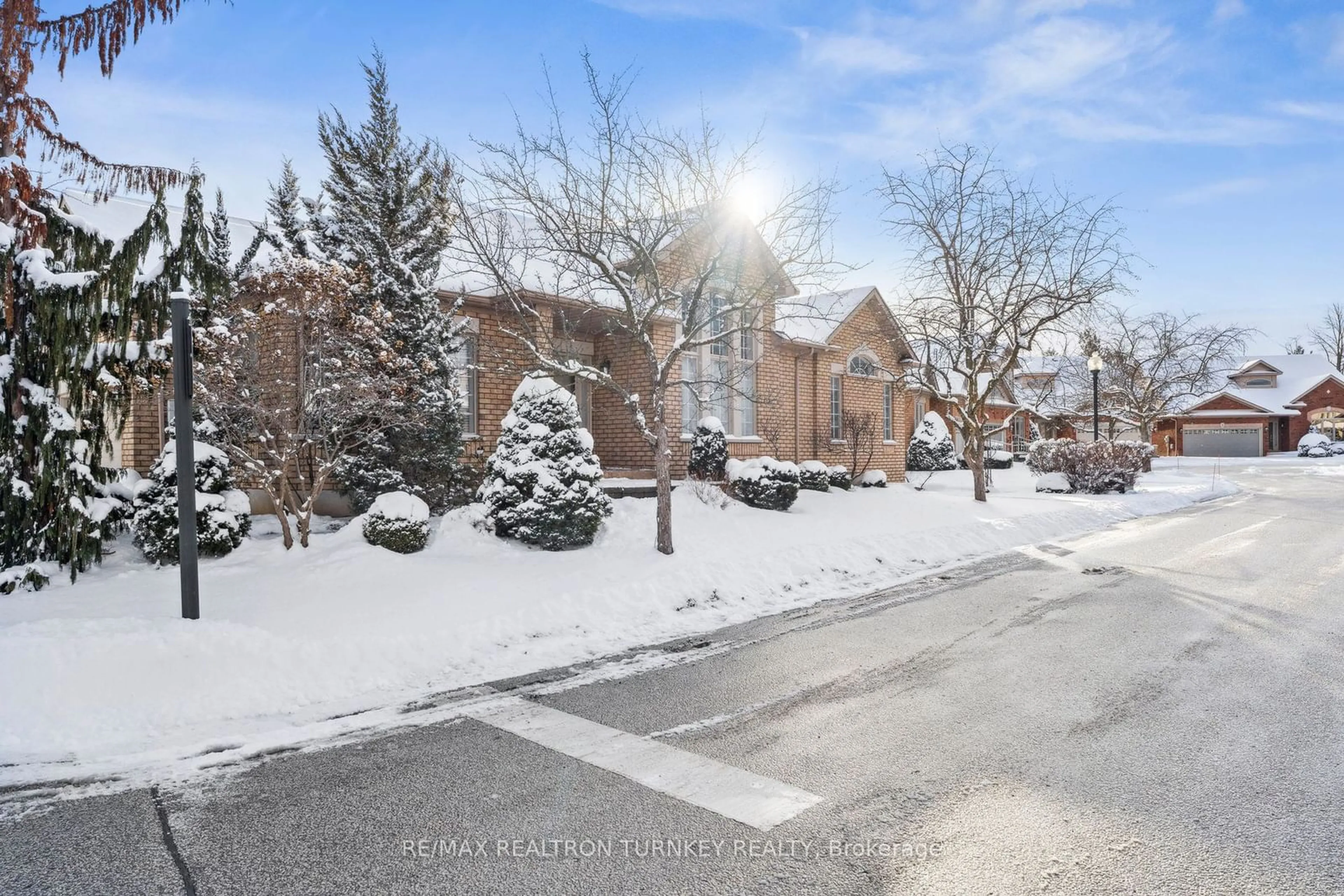 A pic from outside/outdoor area/front of a property/back of a property/a pic from drone, street for 42 Sunset Blvd #32, New Tecumseth Ontario L9R 1Z5