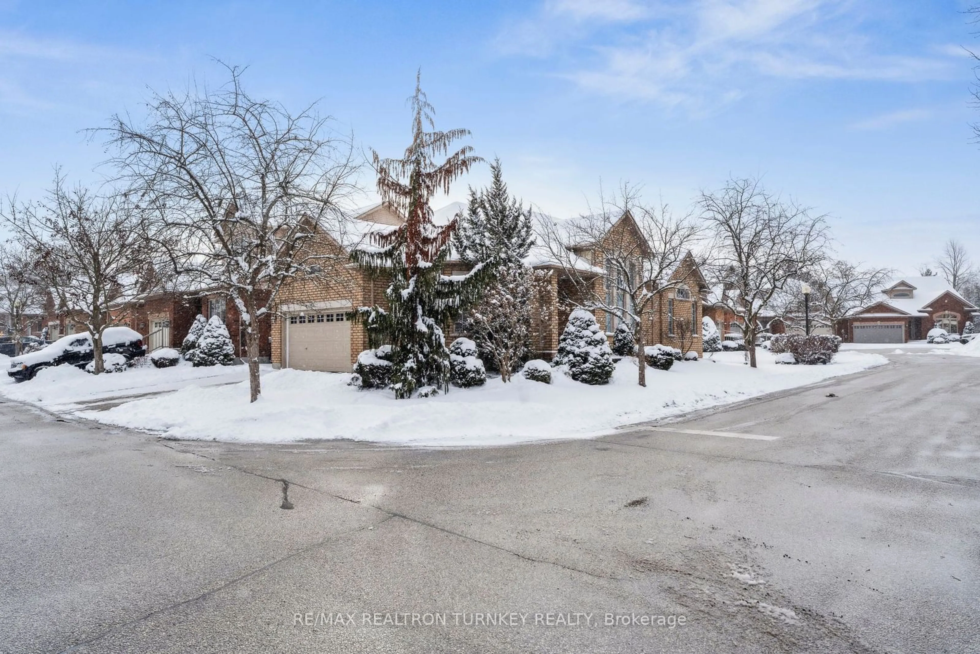 A pic from outside/outdoor area/front of a property/back of a property/a pic from drone, street for 42 Sunset Blvd #32, New Tecumseth Ontario L9R 1Z5