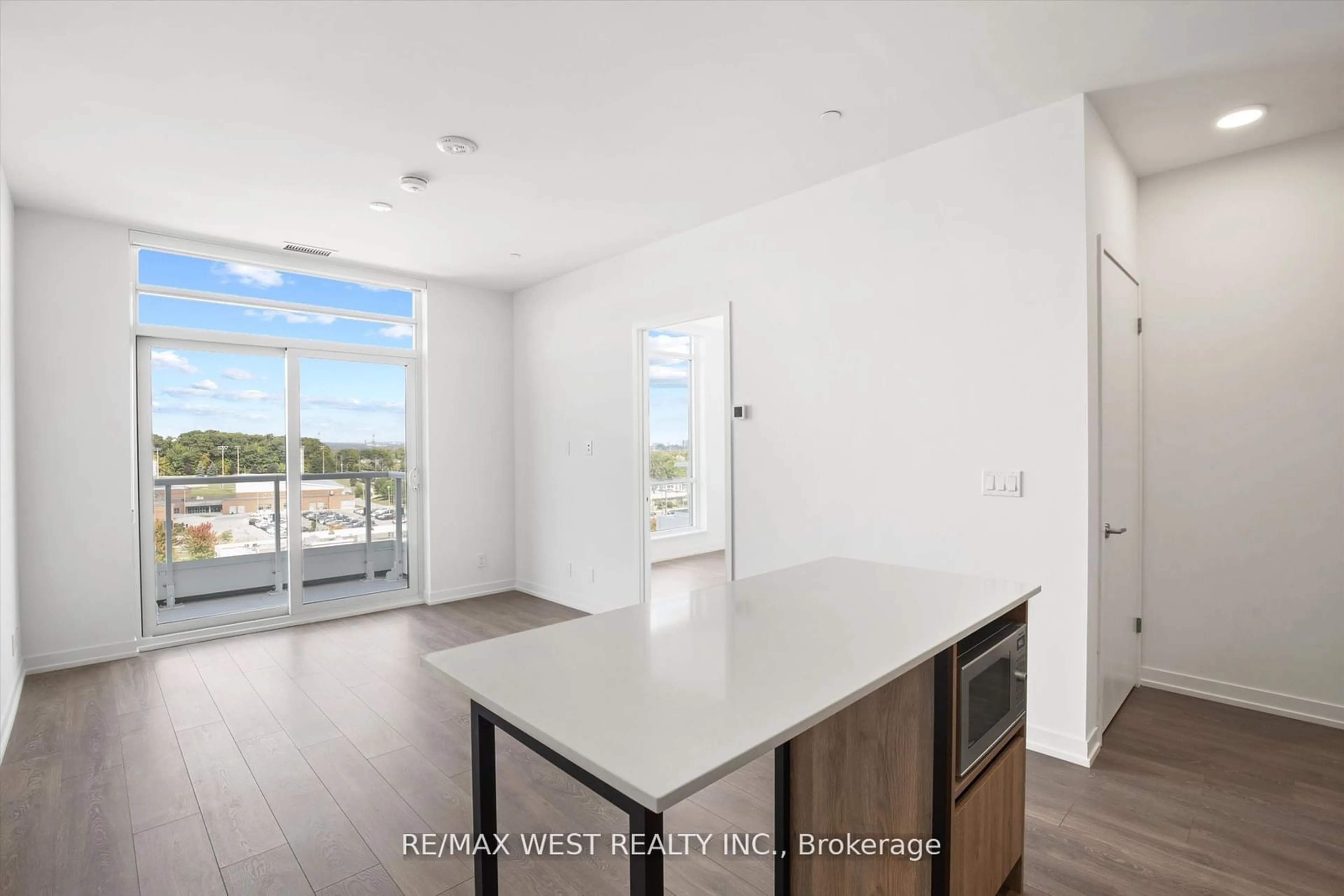 Open concept kitchen, unknown for 8 Beverley Glen Blvd #801, Vaughan Ontario L4J 8N8