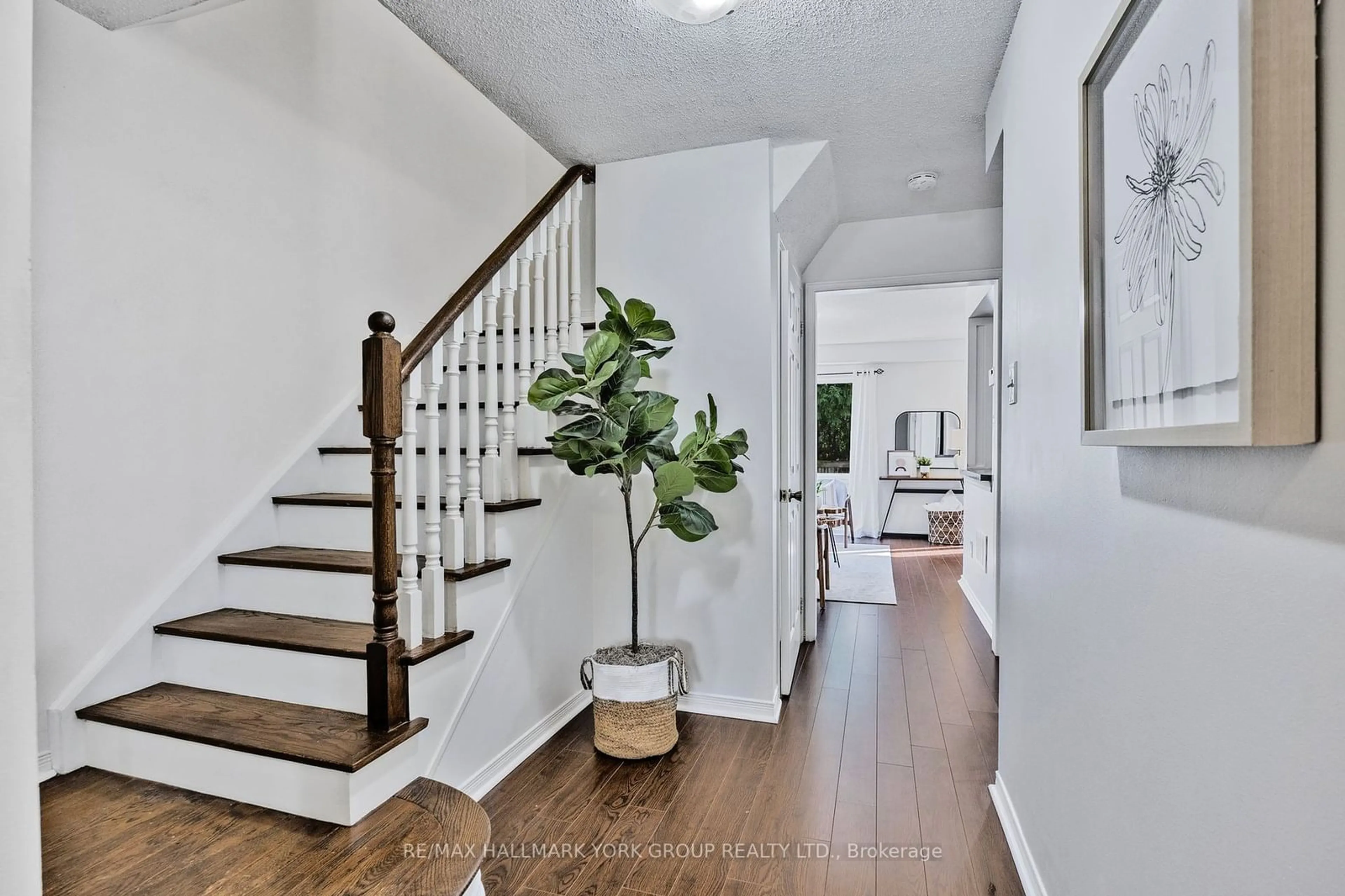 Indoor entryway for 780 Caradonna Cres, Newmarket Ontario L3X 1W5