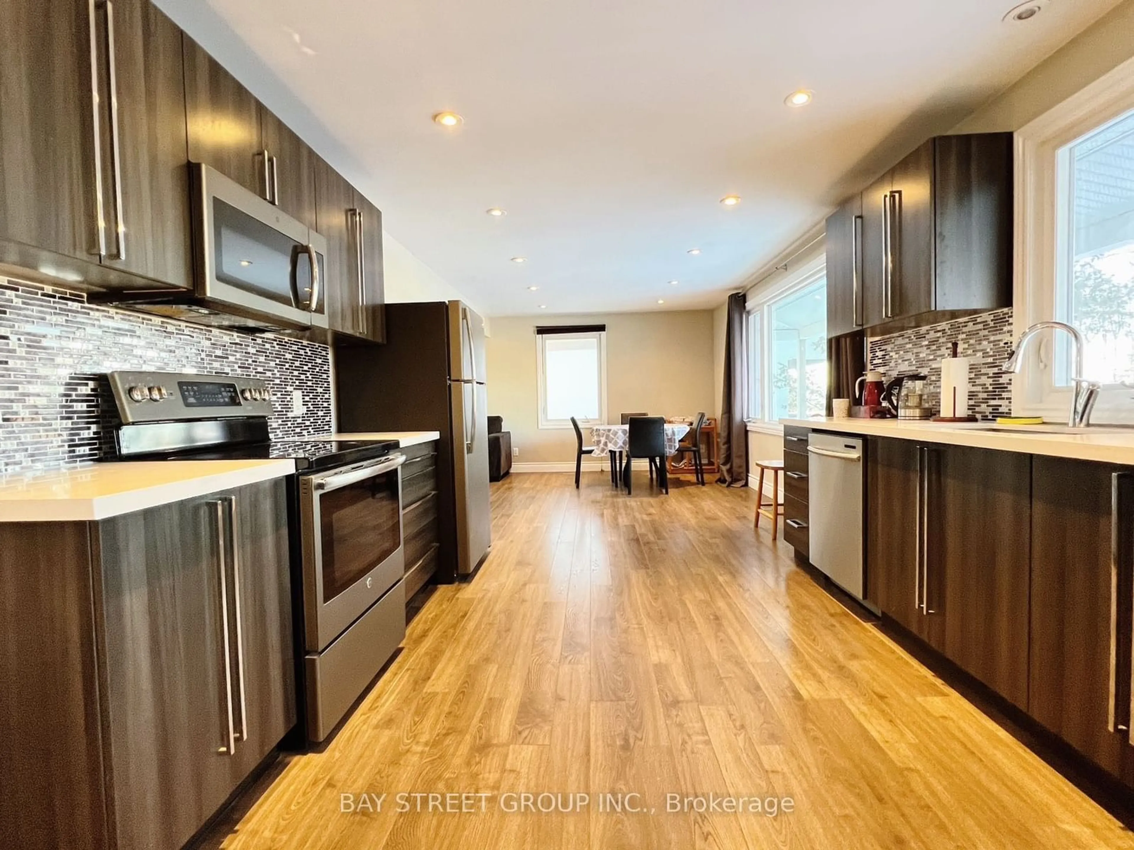 Open concept kitchen, wood/laminate floor for 1403 Old Green Lane, East Gwillimbury Ontario L9N 0L7