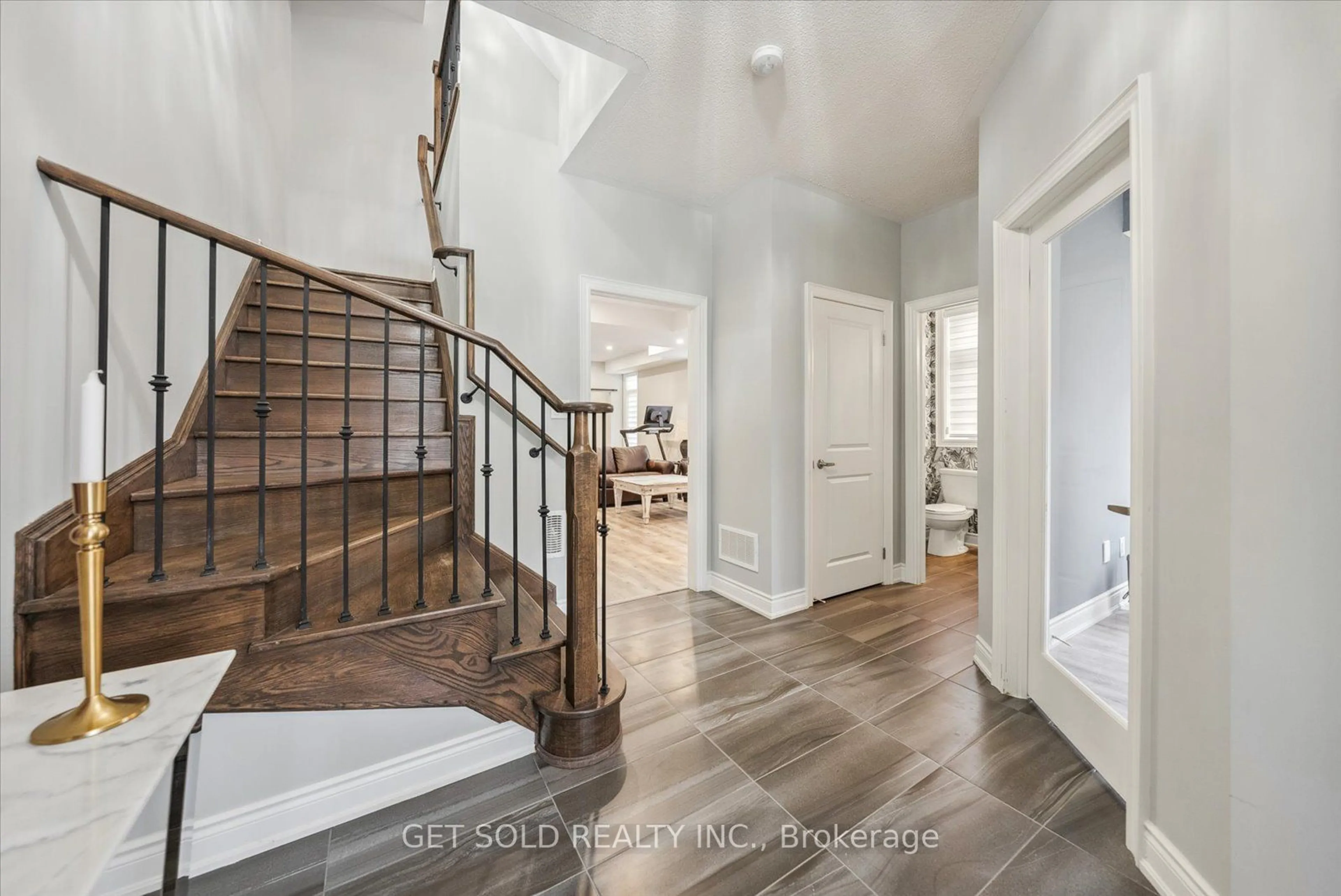 Indoor entryway for 63 Laval St, Vaughan Ontario L4H 0P3