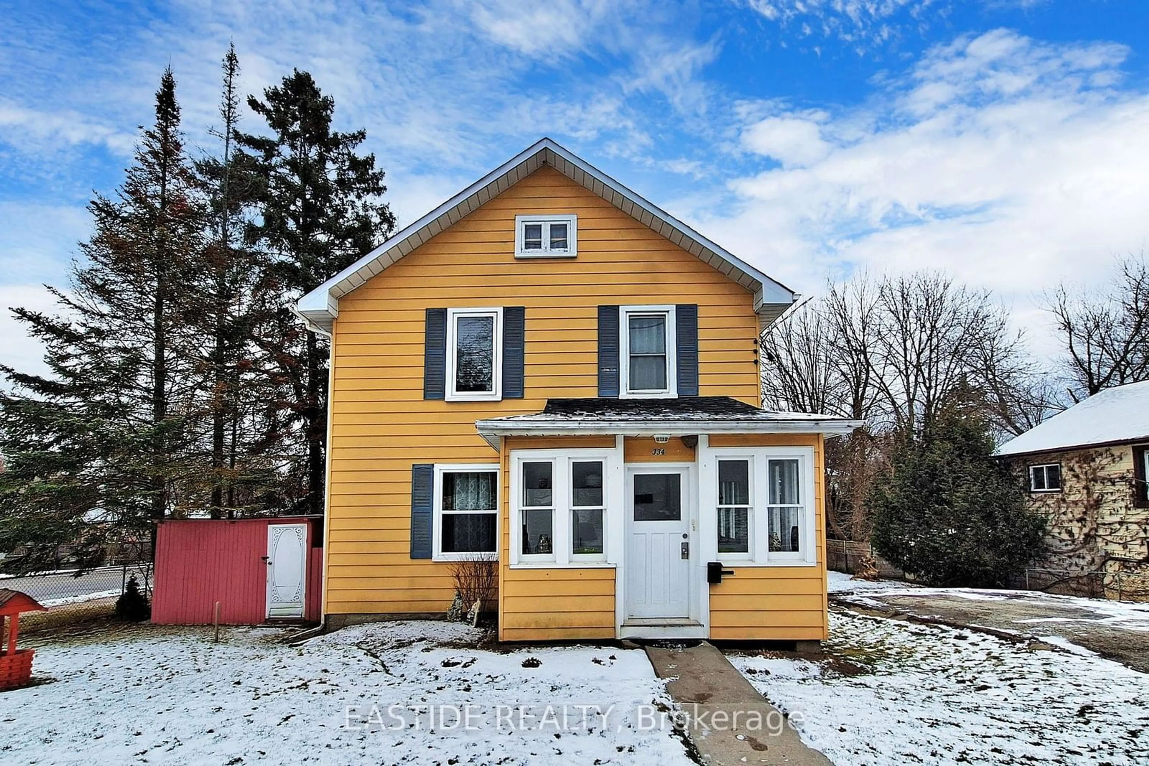 Home with vinyl exterior material, street for 334 Andrew St, Newmarket Ontario L3Y 1H3